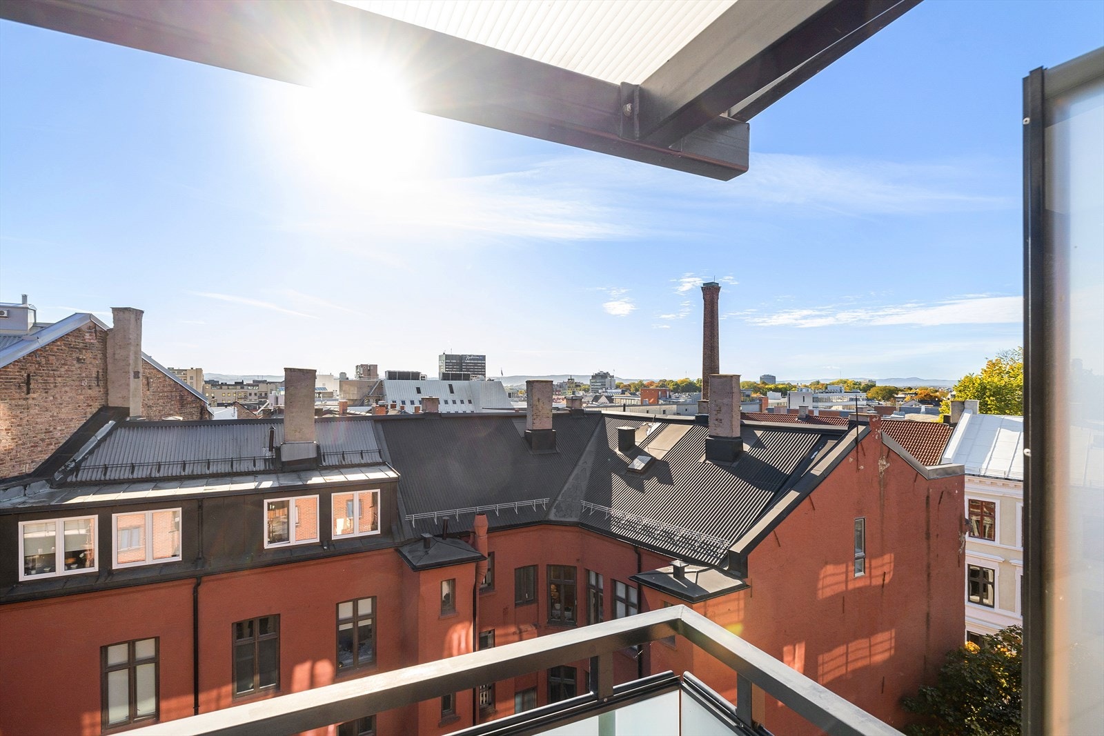Åpen og fantastisk utsikt over hele byen. Galleribilde