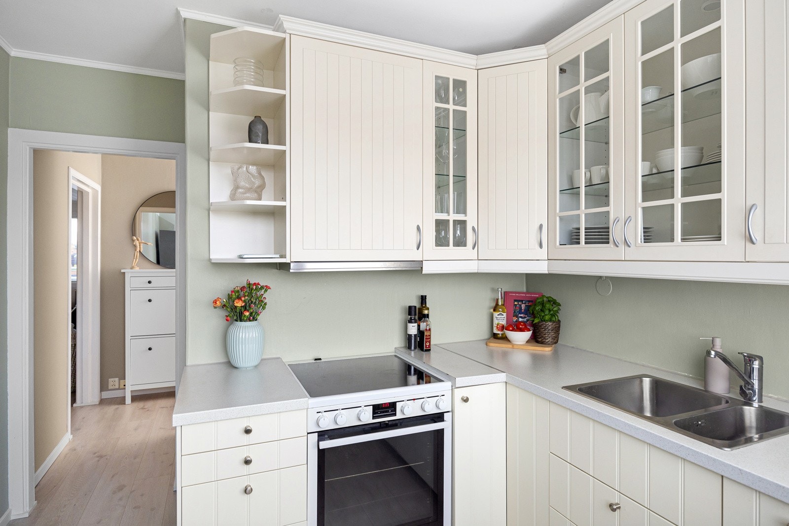 Separat, romslig kjøkken. Galleribilde