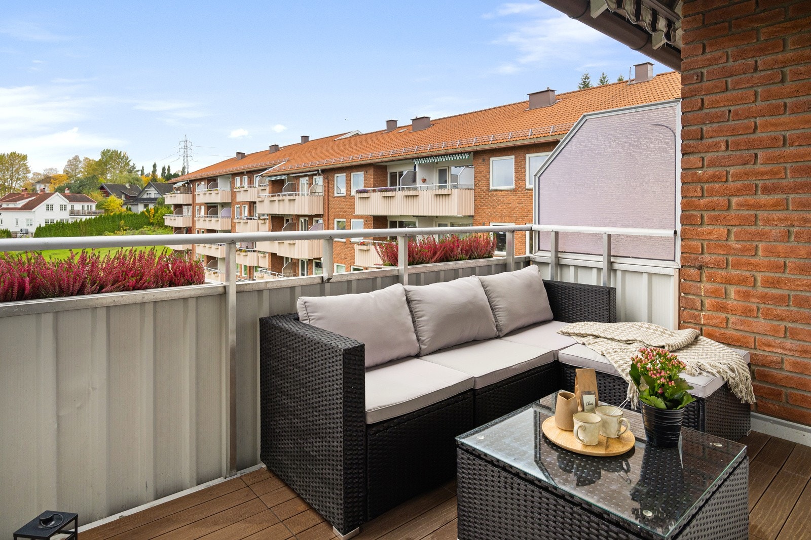 Fra stuen er det utgang til en herlig, vestvendt balkong! Galleribilde