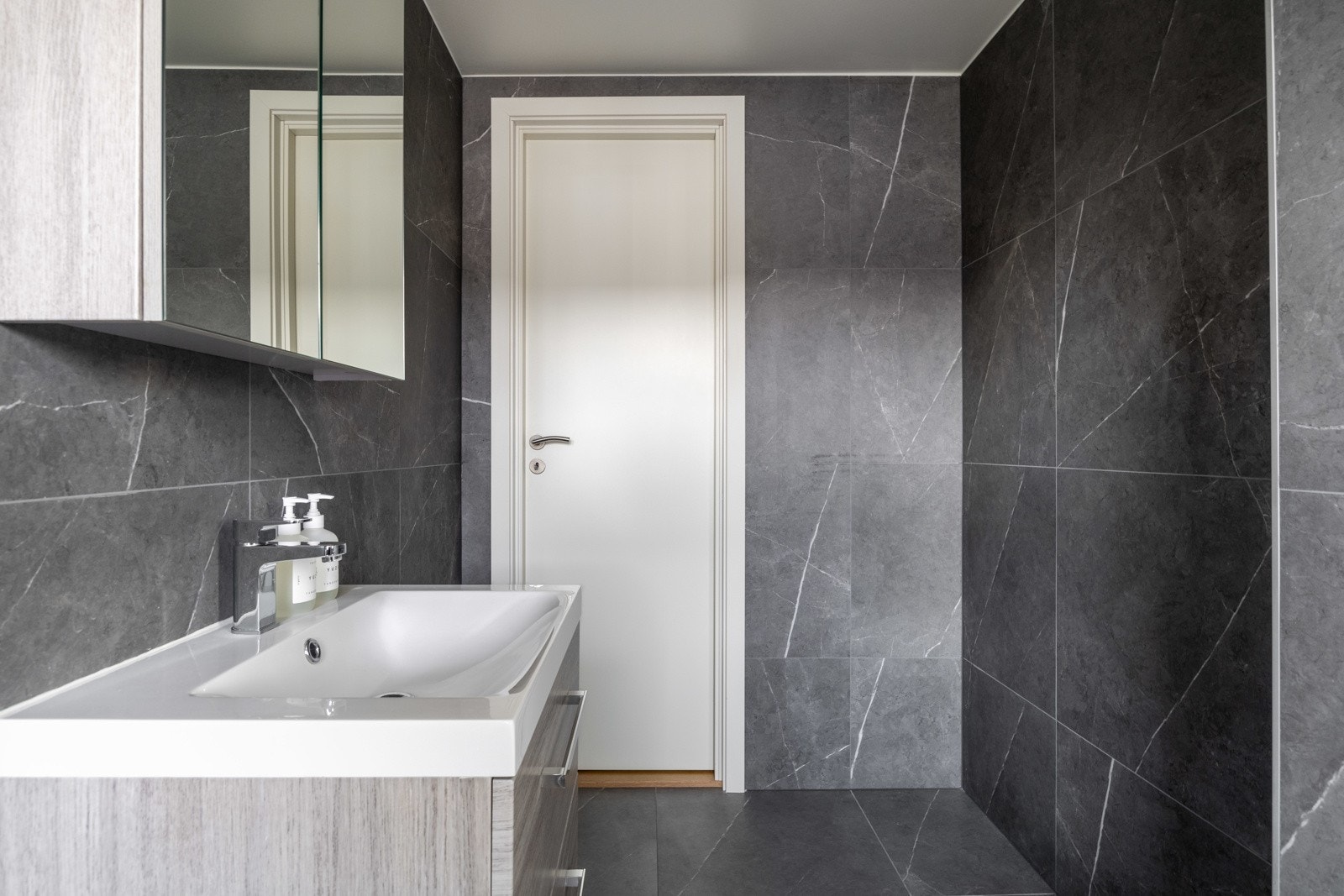 Badet har opplegg for vaskemaskin. Galleribilde