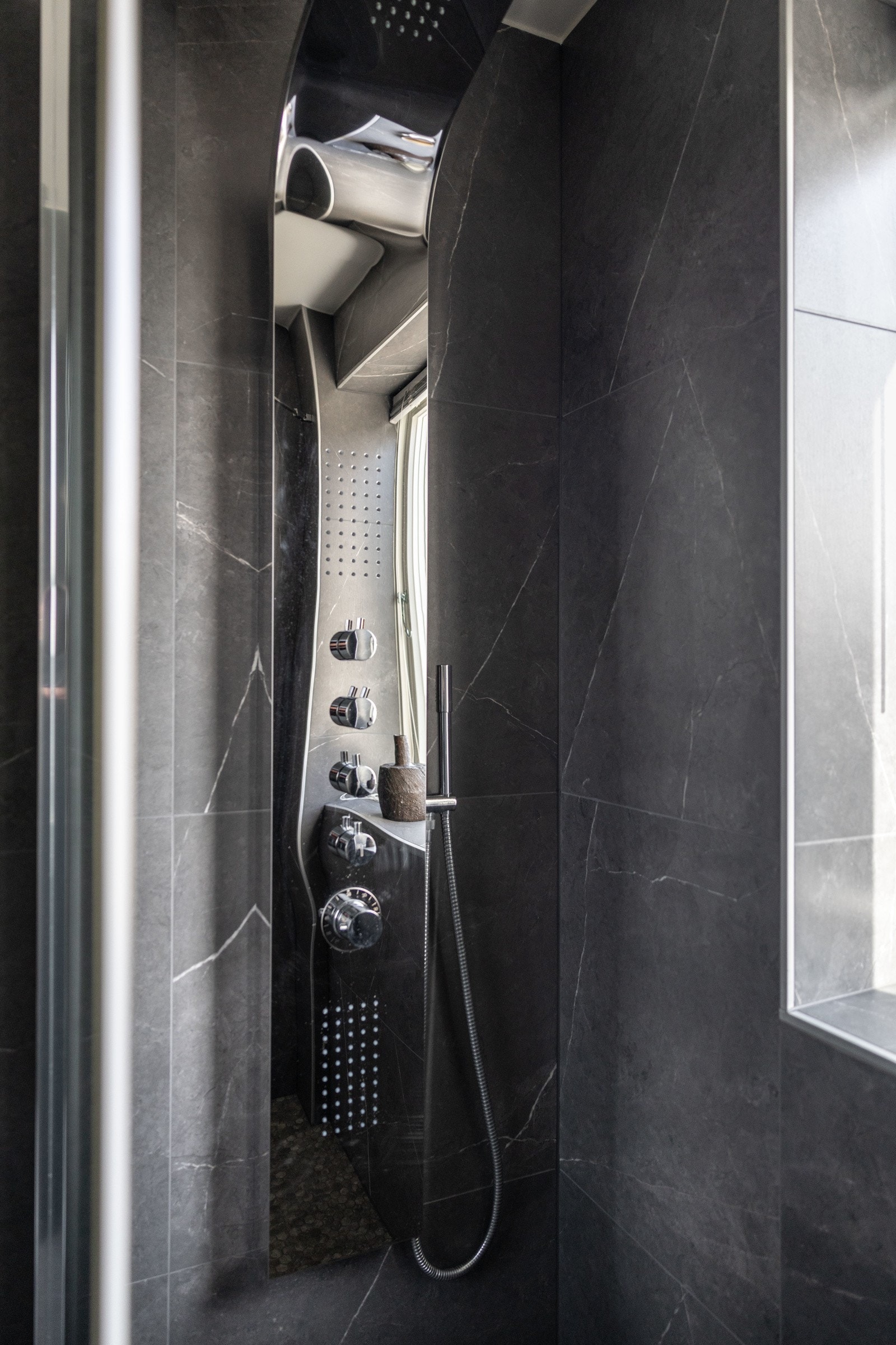 Det er varmtvann og oppvarming inkludert i felleskostnadene. Galleribilde