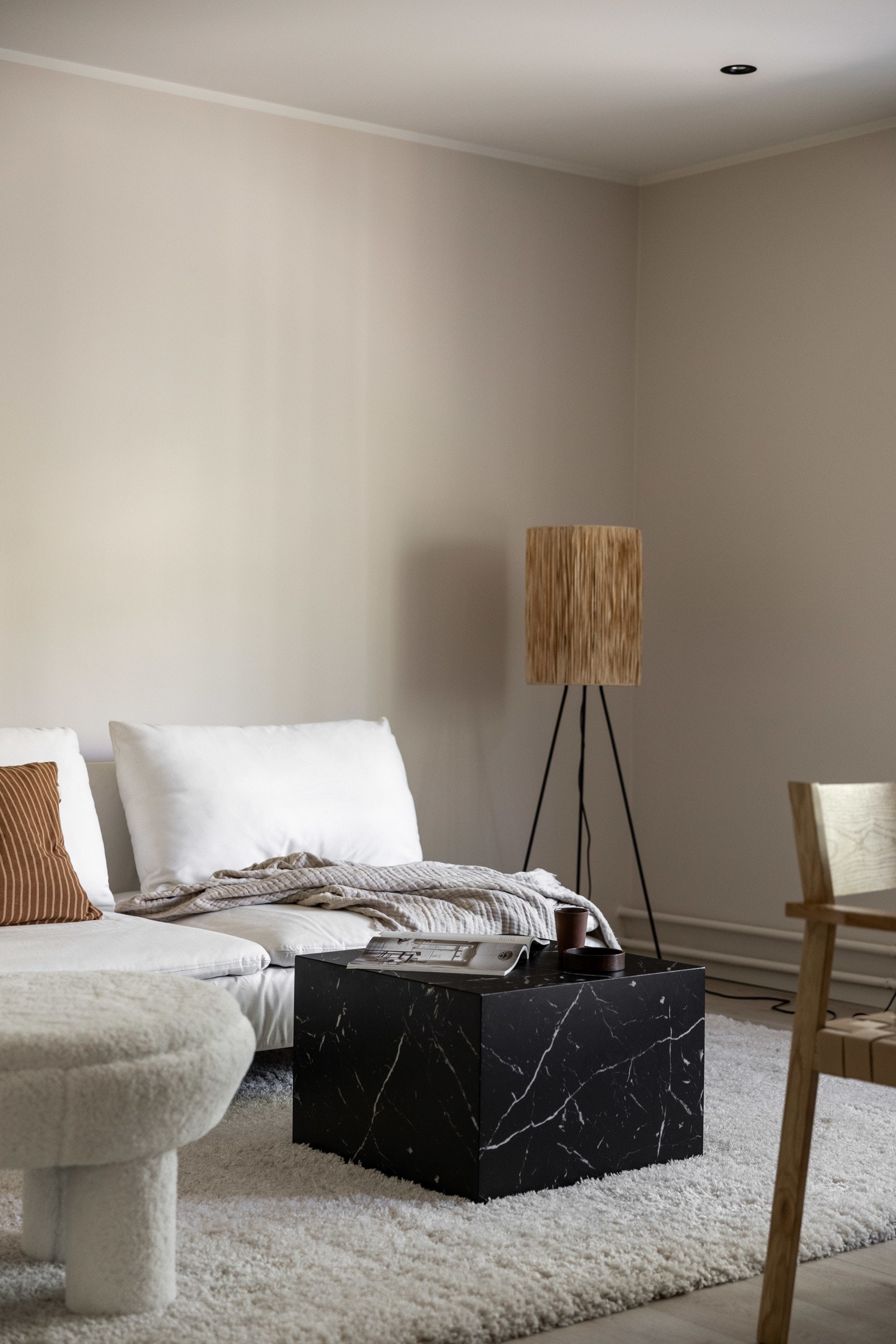 Gulvflatene i leiligheten er lagt med flott og tidløst laminat. Galleribilde