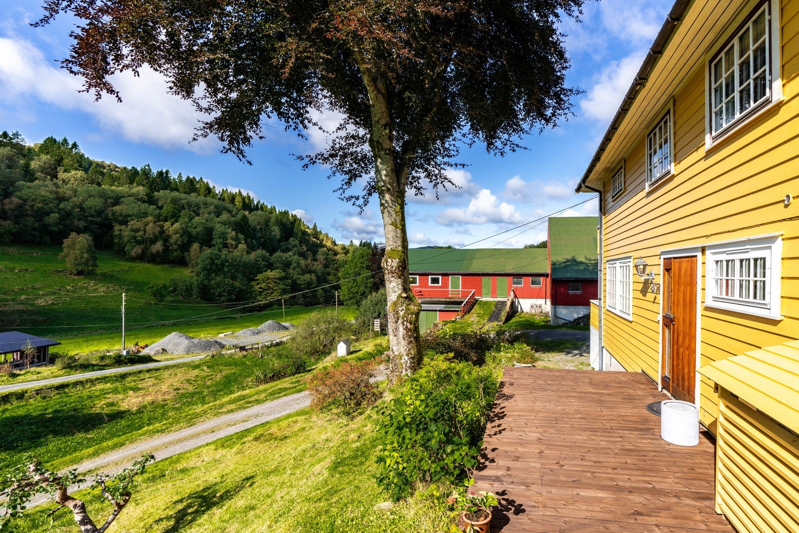 Koselig inngangsparti med fine solforhold Galleribilde