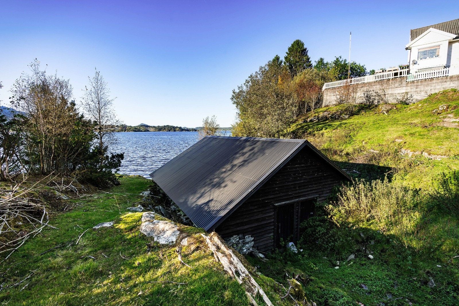 Del av naust som følger eiendommen Galleribilde