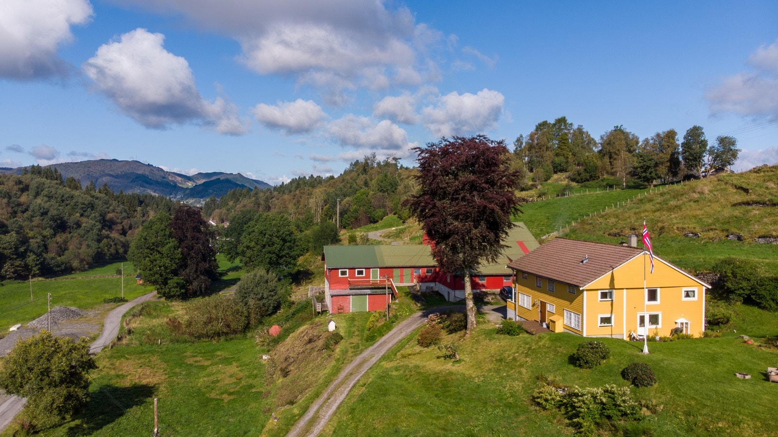 Velkommen til idylliske Byrkjelandsvegen 38! Galleribilde