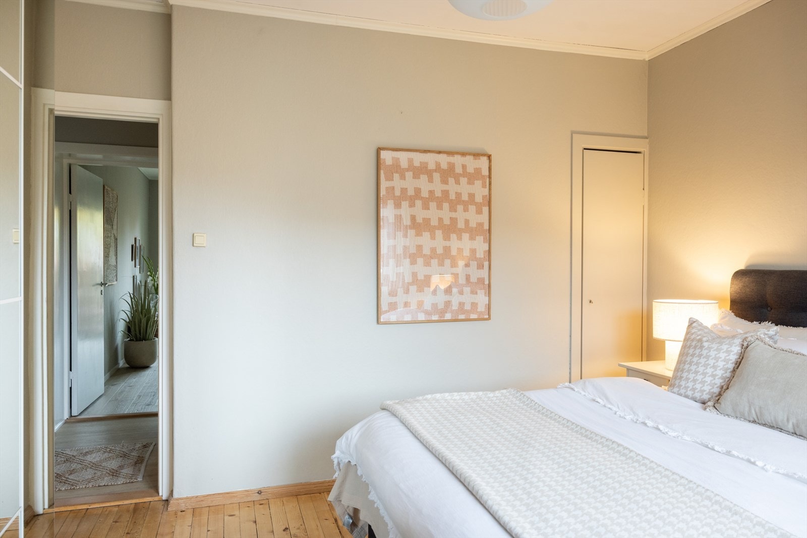 Soverommet har også et lite praktisk skap som er ideelt for oppbevaring av ytterjakker, sko og andre nødvendigheter. Galleribilde