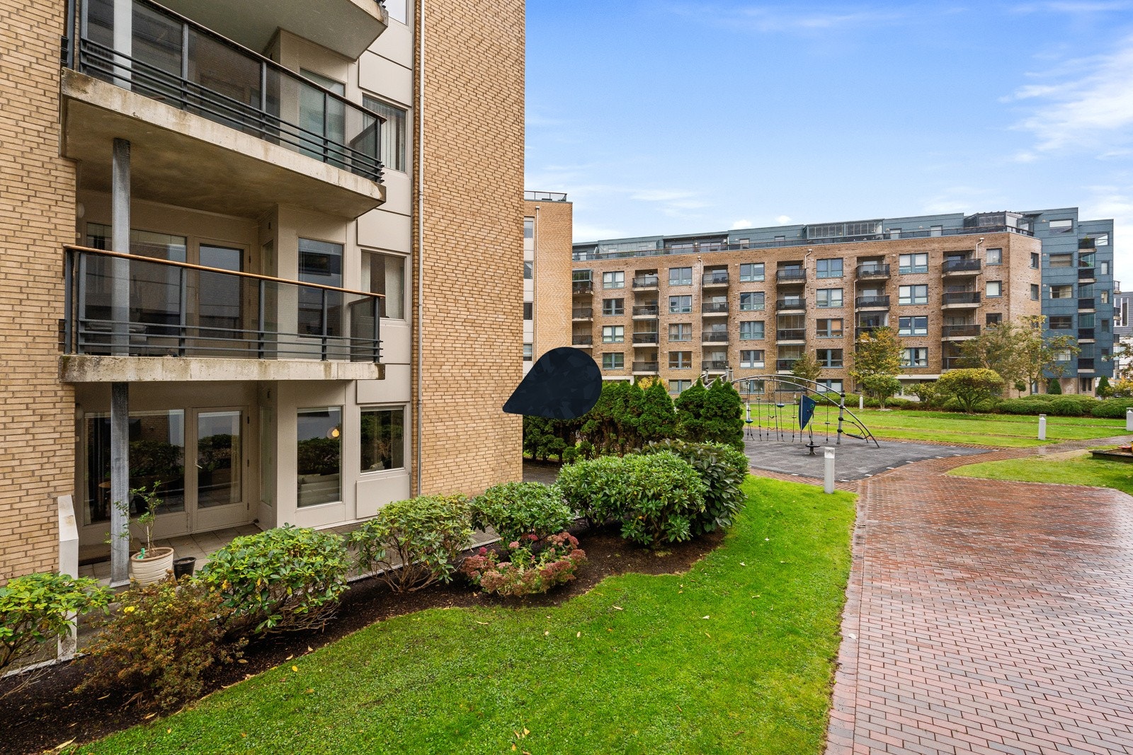 Leiligheten har en fin beliggenhet i første etasje med trappefri adkomst. Galleribilde