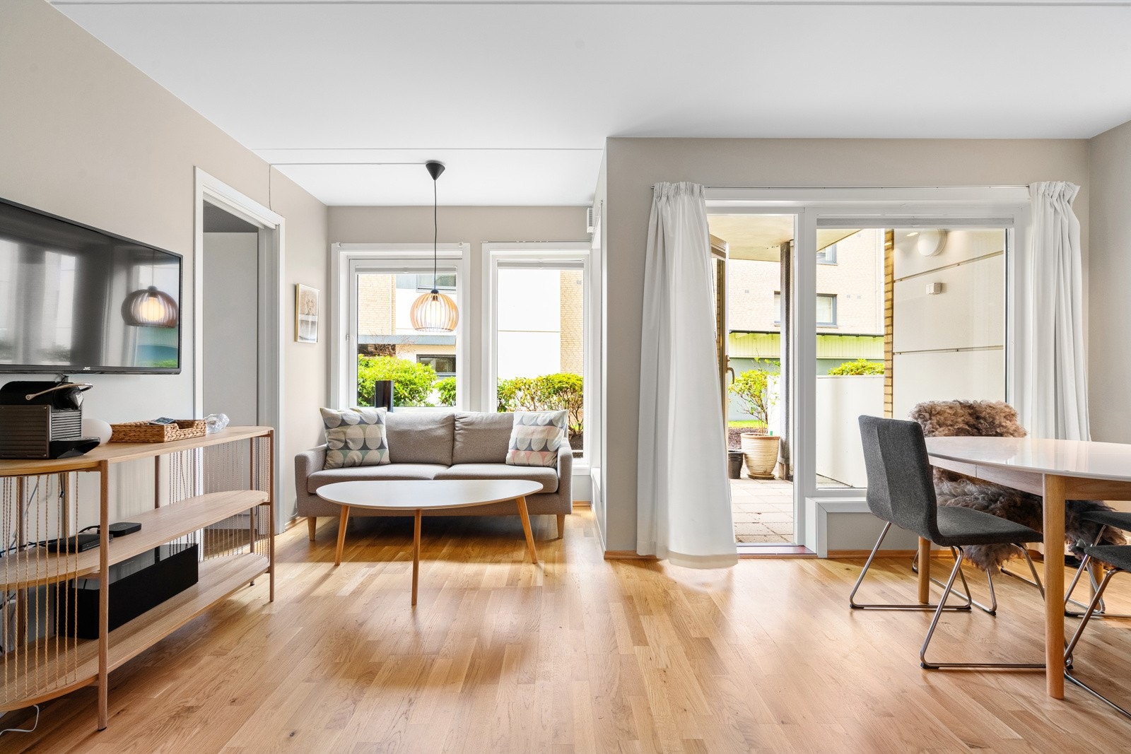 Romslig stue som enkelt lar seg innrede etter ønske og behov. Galleribilde