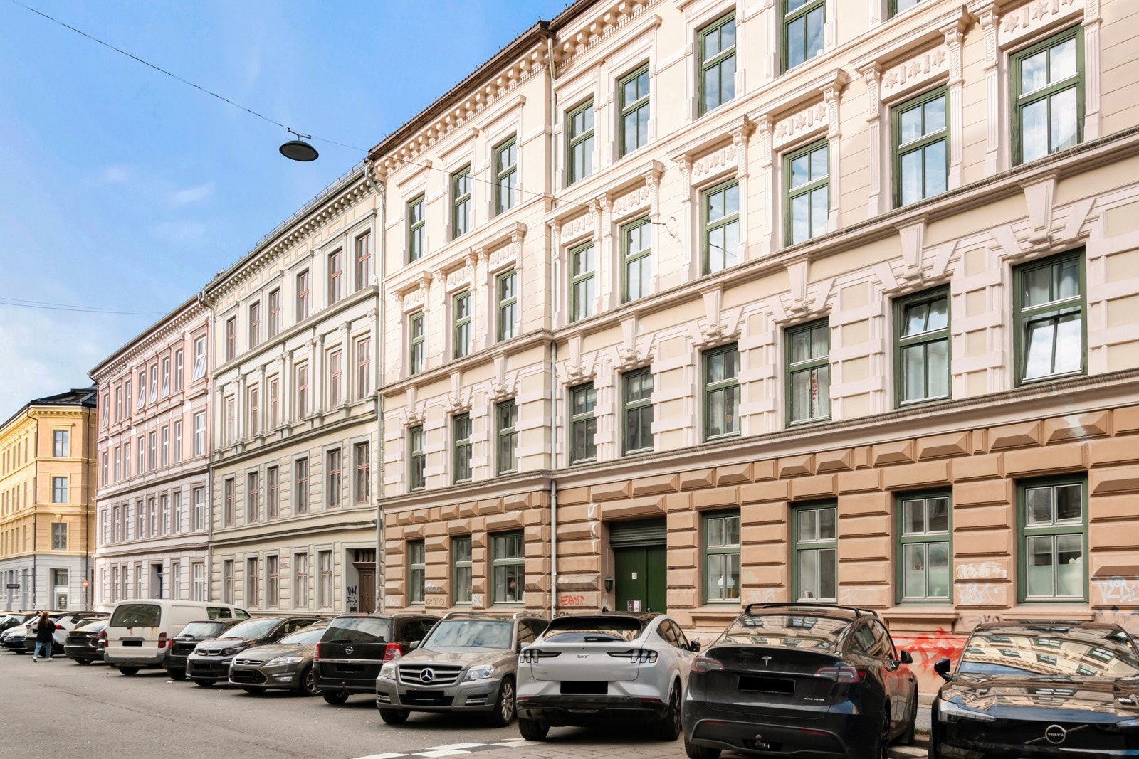 Bygården ligger midt i hjertet av Grünerløkka, med gangavstand til alt av hovedstadens fasiliteter! Galleribilde