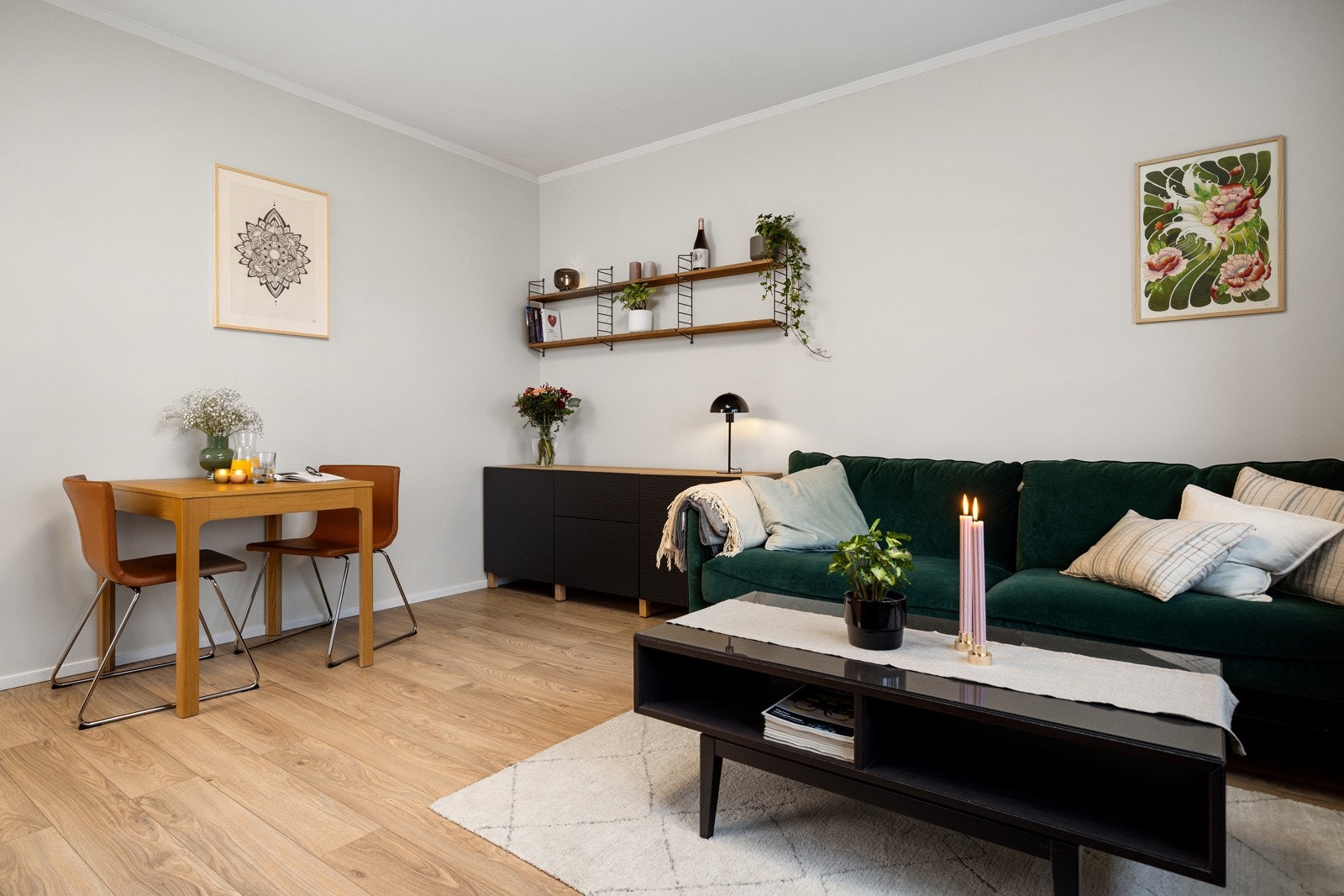 God plass til å møblere med sofagruppe og spisebord. Galleribilde