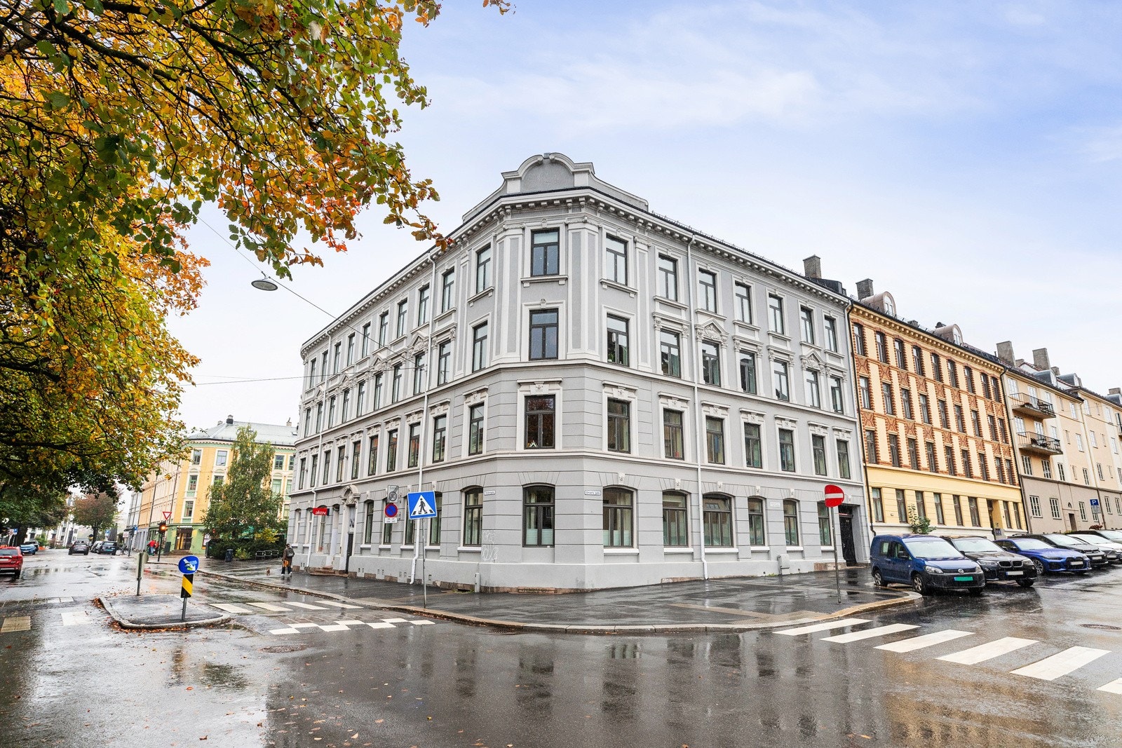Klassisk Torshovbygård! Her vil du bo i urbane omgivelser og samtidig bo i nærhet av flere flotte park- og friområder som bl.a. Torshovparken og vakre Torshovdalen Galleribilde