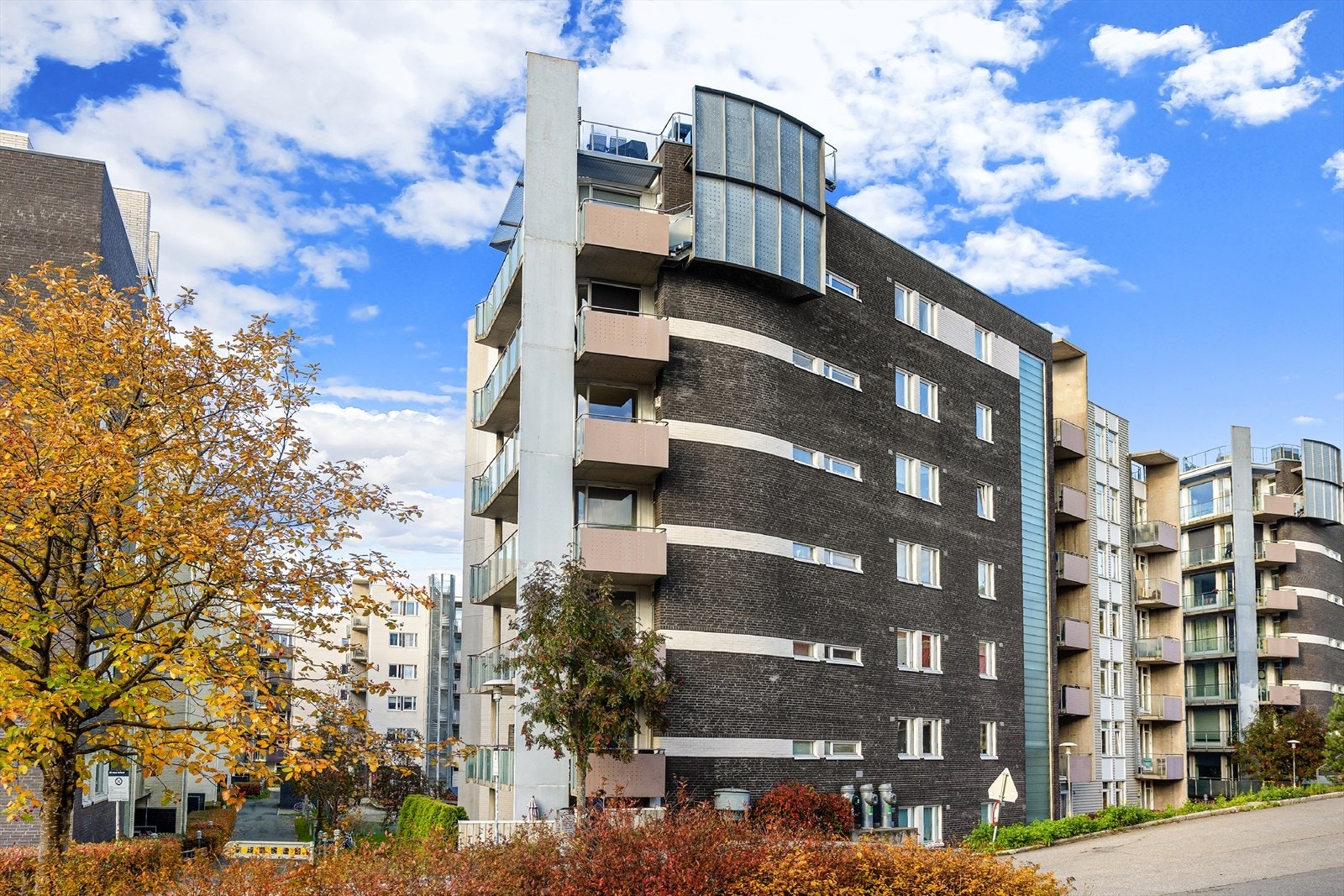 Nydalen Kvarter Sameie består av 384 boligseksjoner og 2 næringsseksjoner. Galleribilde