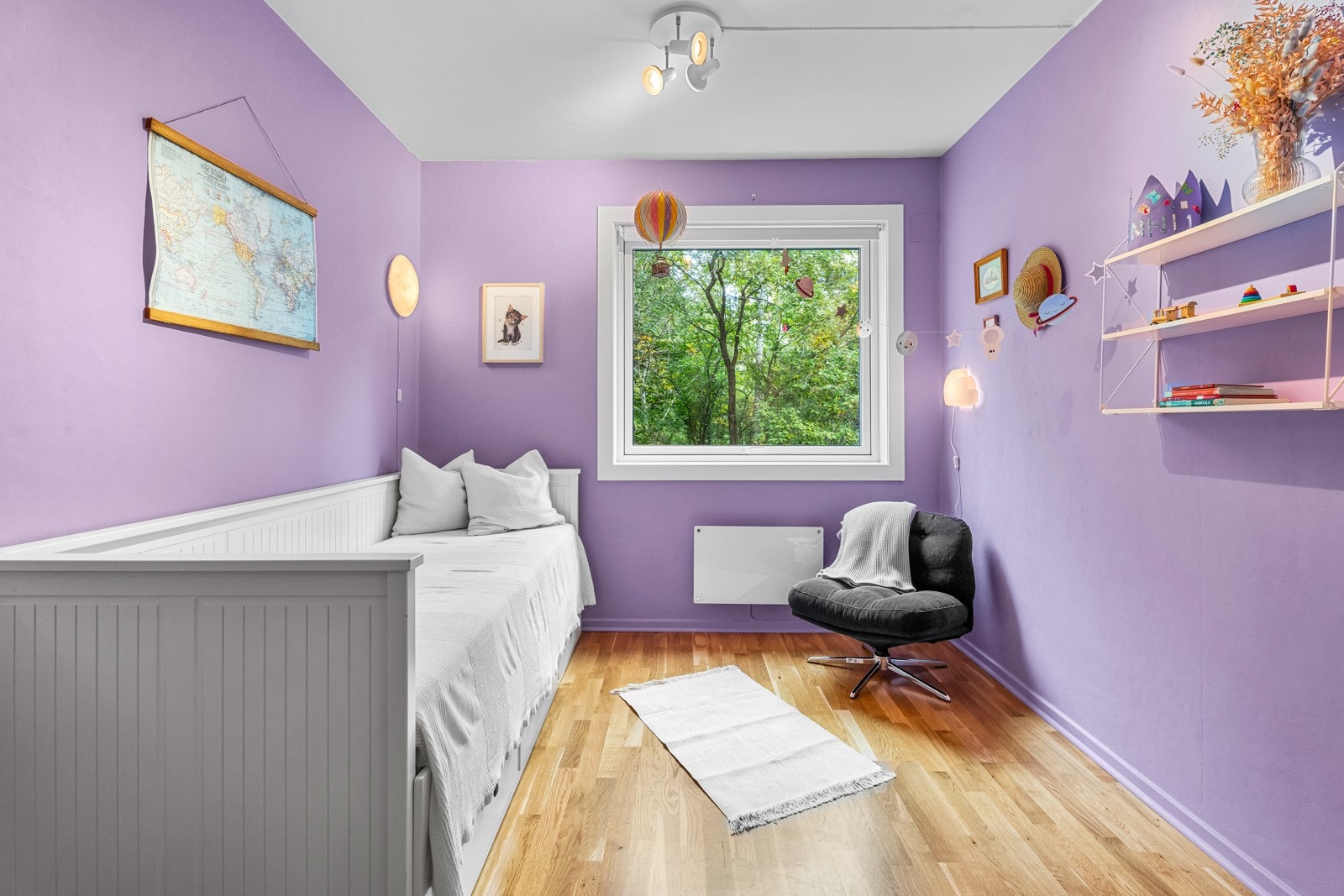 Utsyn mot grønt og rolig område Galleribilde