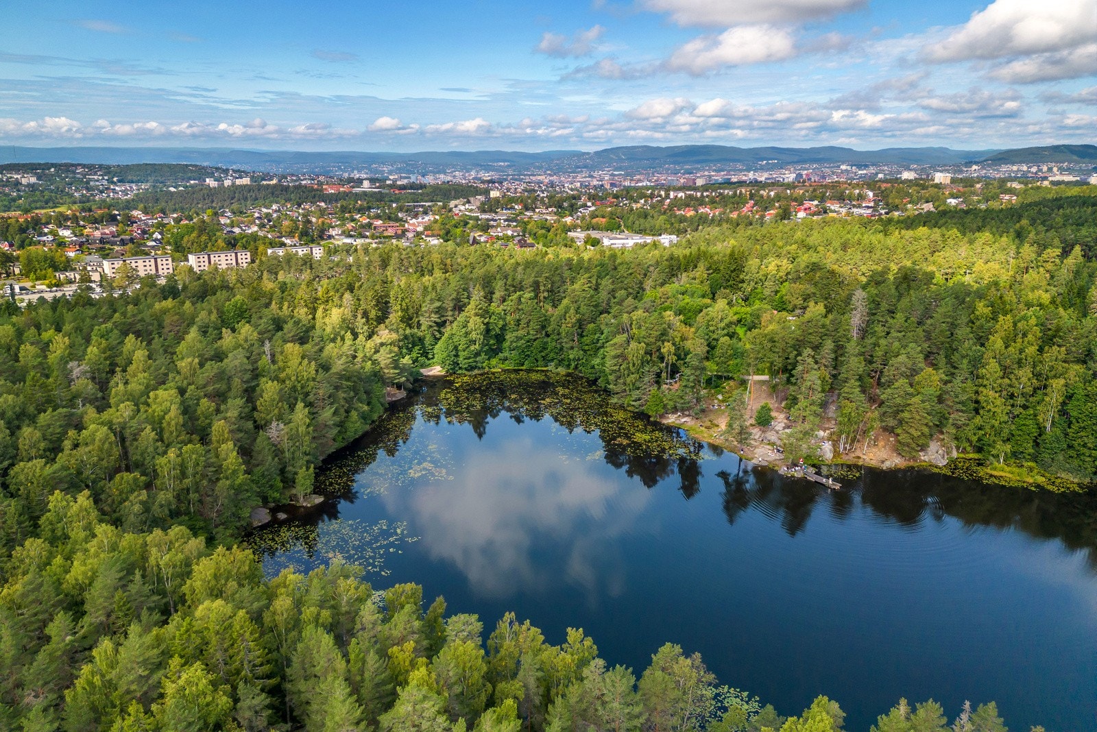 Ulsrudvann er et populært badevann rett i nærheten Galleribilde