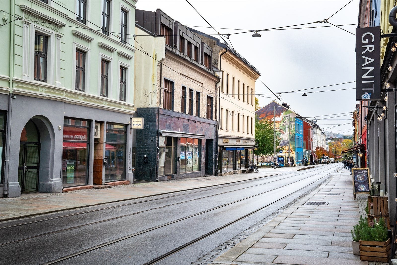 Midt i hjertet av Grünerløkka, men likevel i et rolig indre gårdsrom uten støy! Her har du alt rett utenfor inngangsdøren. Galleribilde