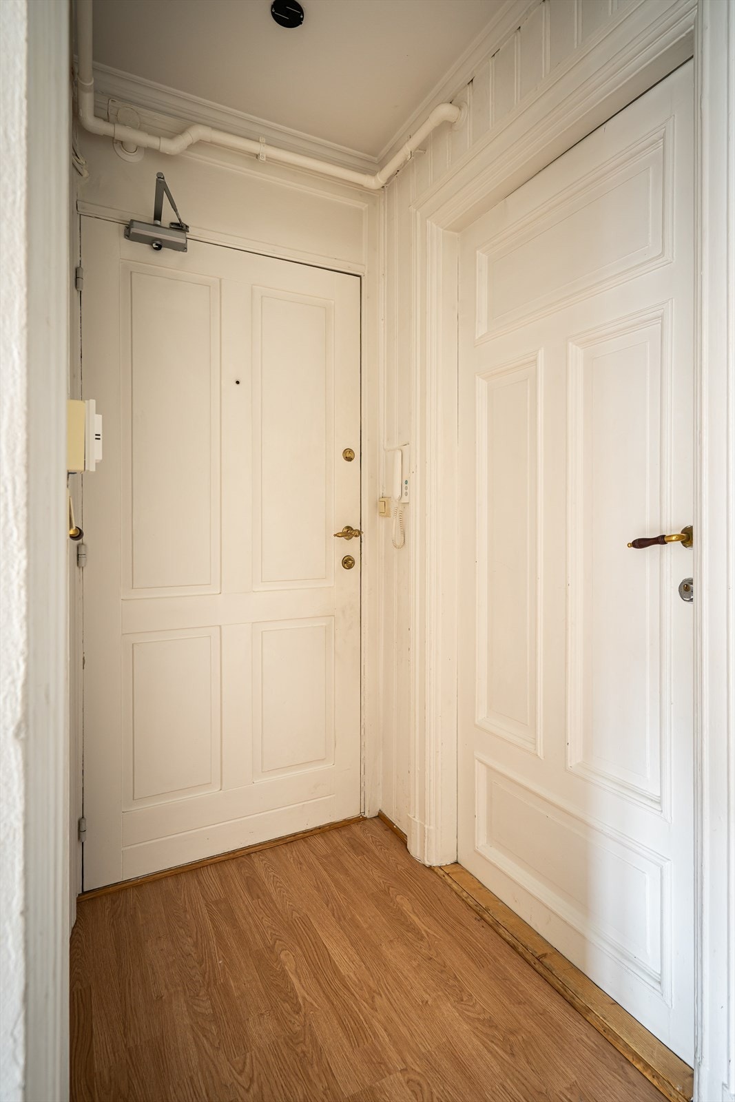 Med dørcalling, kan du enkelt slippe inn gjester fra gateplan. Galleribilde