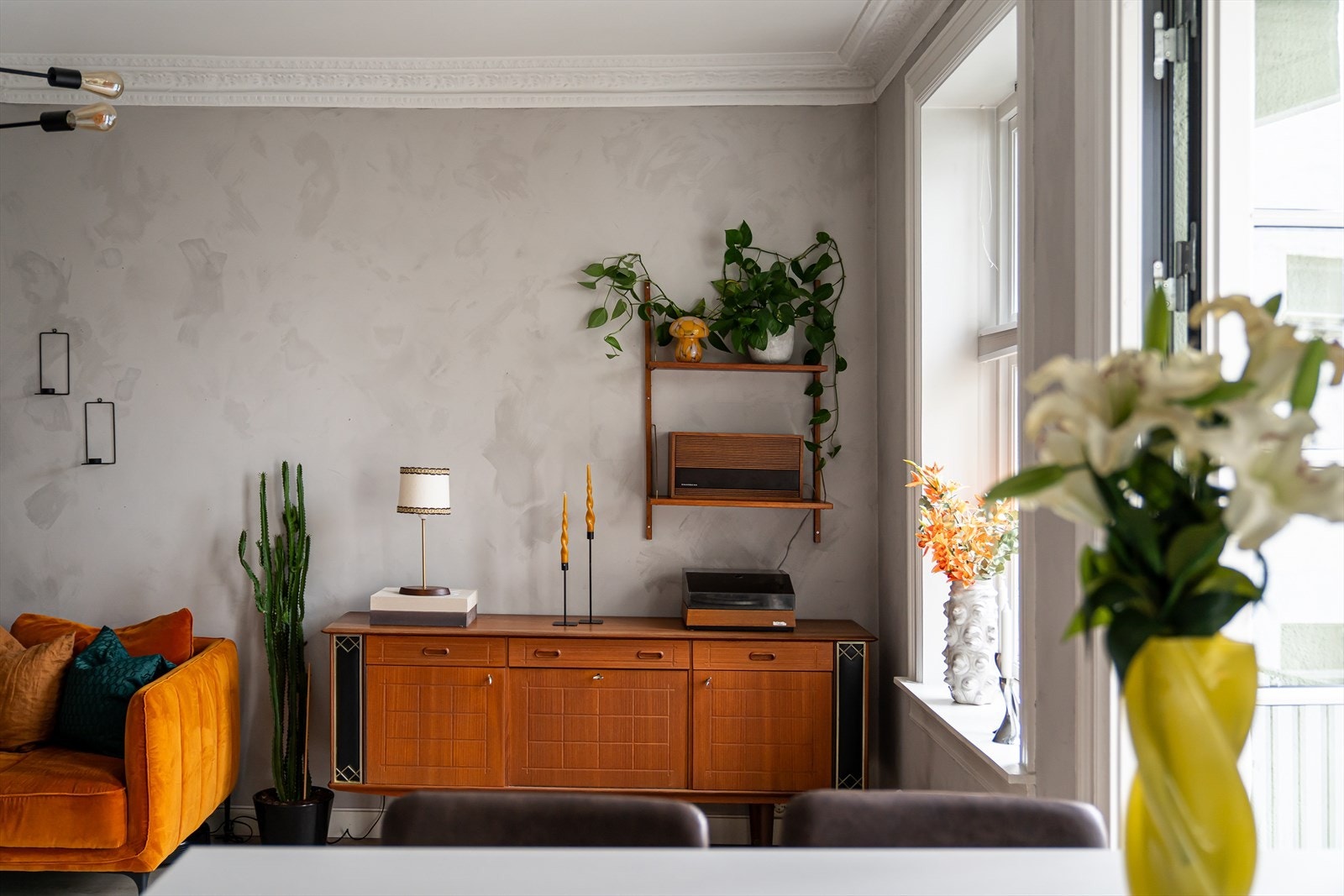 Fra stuen har du adkomst til en solrik sørvendt balkong hvor du kan nyte solen hele dagen. Galleribilde