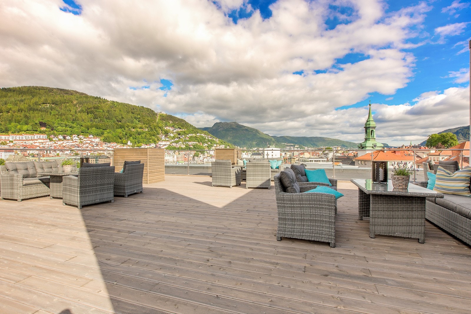 Nydelig privat takterrasse for pt ca 26 brukere i bygget. Galleribilde