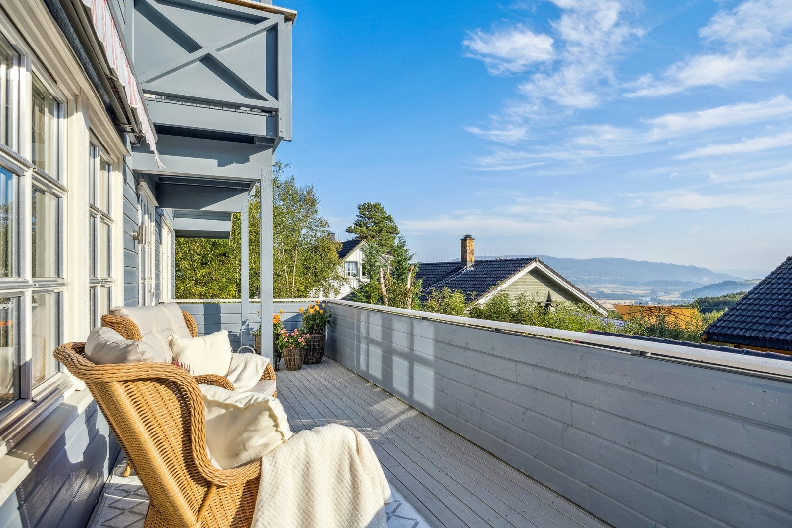 Terrassen er østvendt med gode utsiktsforhold. Galleribilde