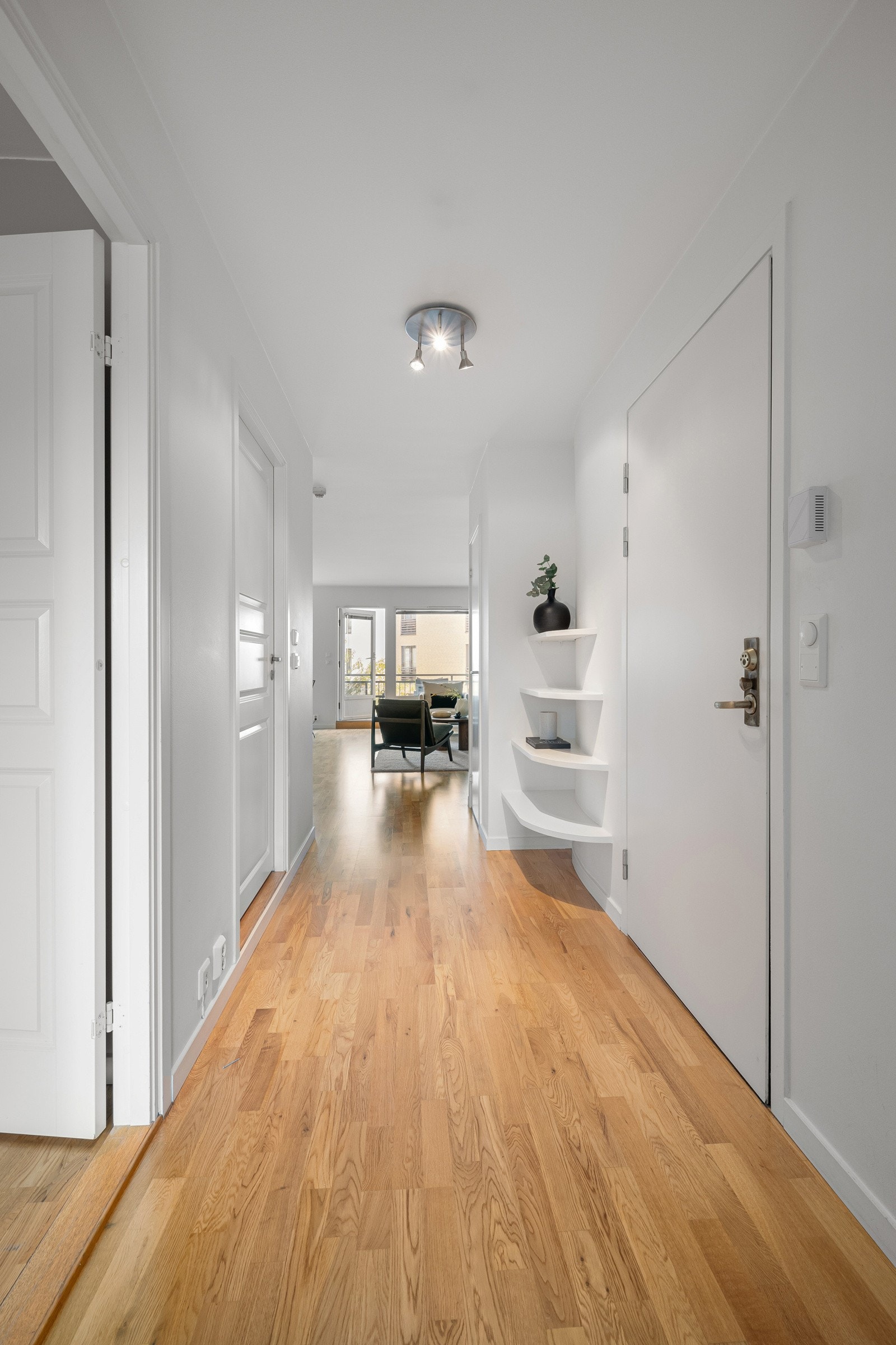 Leiligheten ligger i byggets 4.etasje og har heisadkomst. Galleribilde