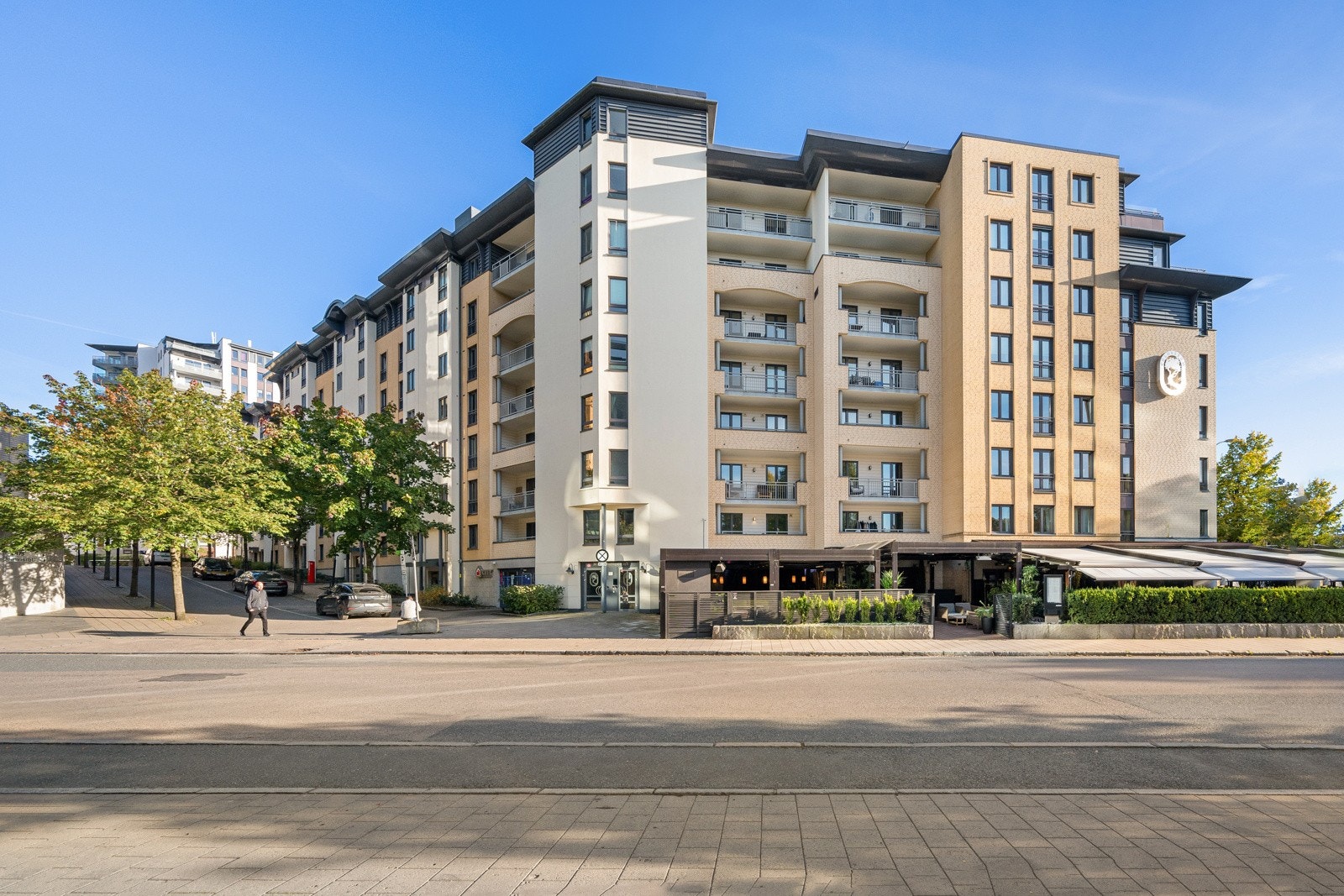 Leiligheten har en urban og meget attraktiv beliggenhet i populære Colosseum Park på Majorstuen. Her vil do bo sentralt til med gangavstand til alt man trenger i hverdagen. Galleribilde