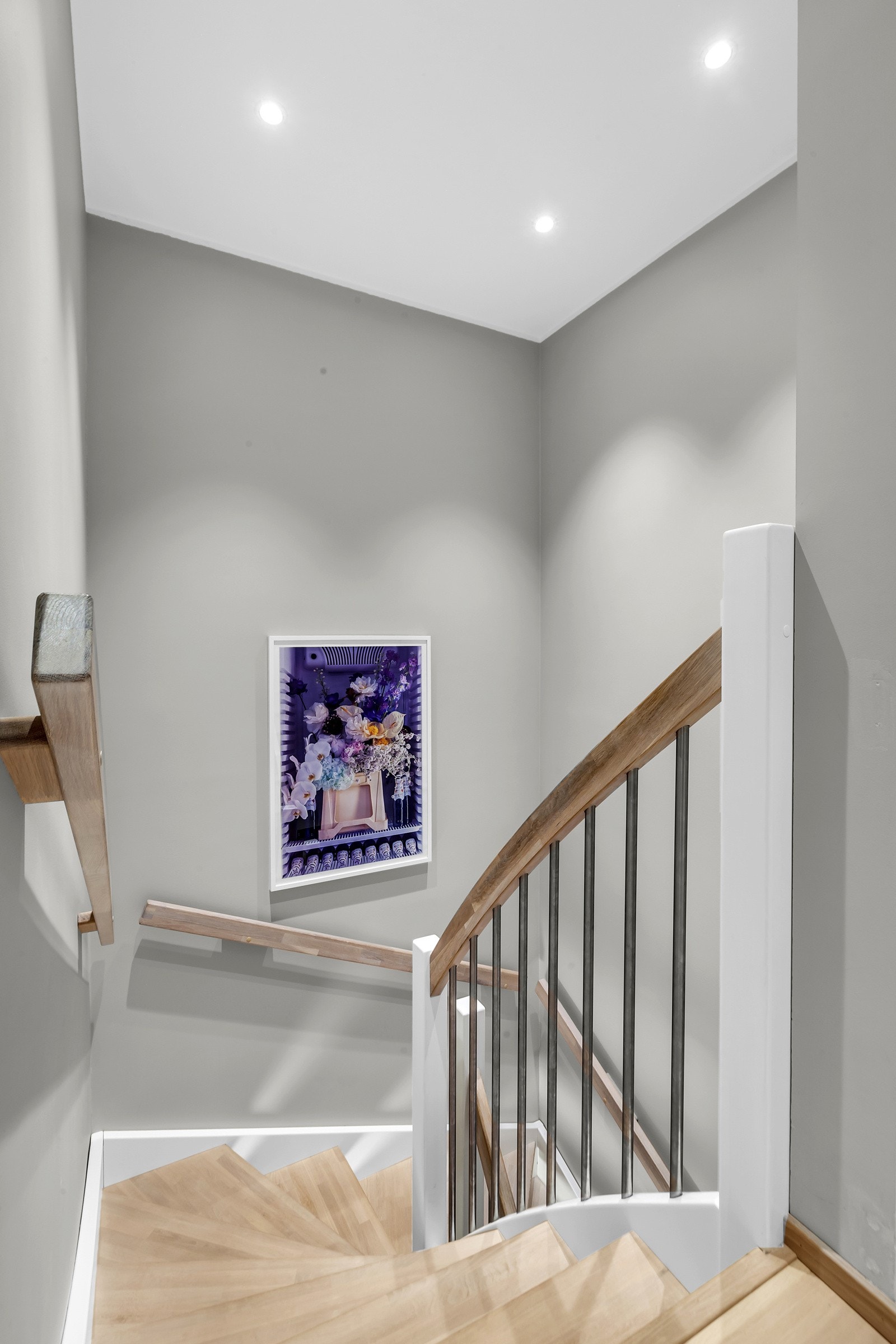 Viderer opp til rekkehusets 2. etasje finner du tre soverom og bad. Galleribilde