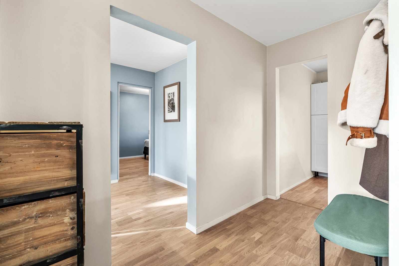 Via entreen tar vi turen videre inn på soverommene. Galleribilde