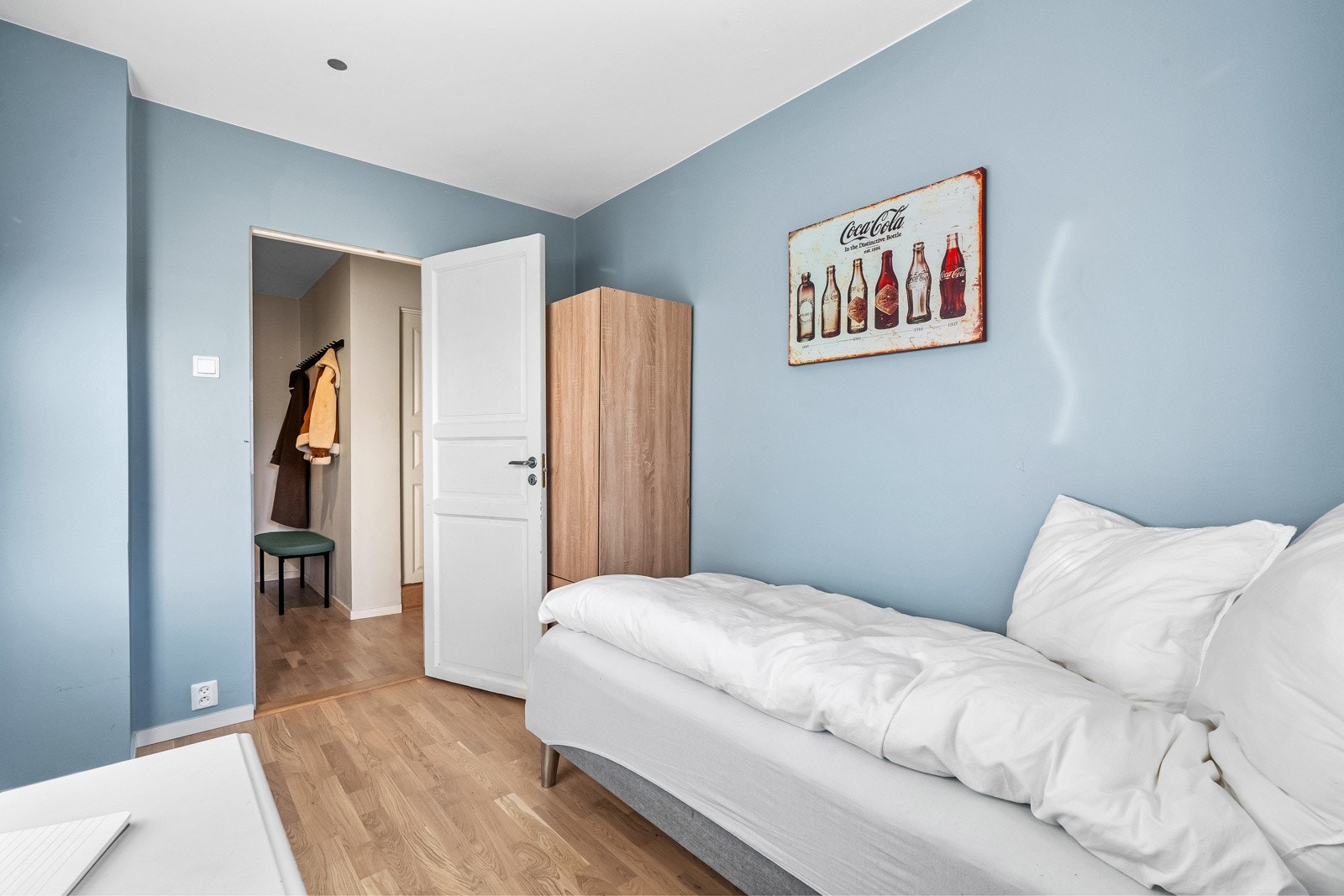 Rommet har også plass til garderobeløsning. Galleribilde