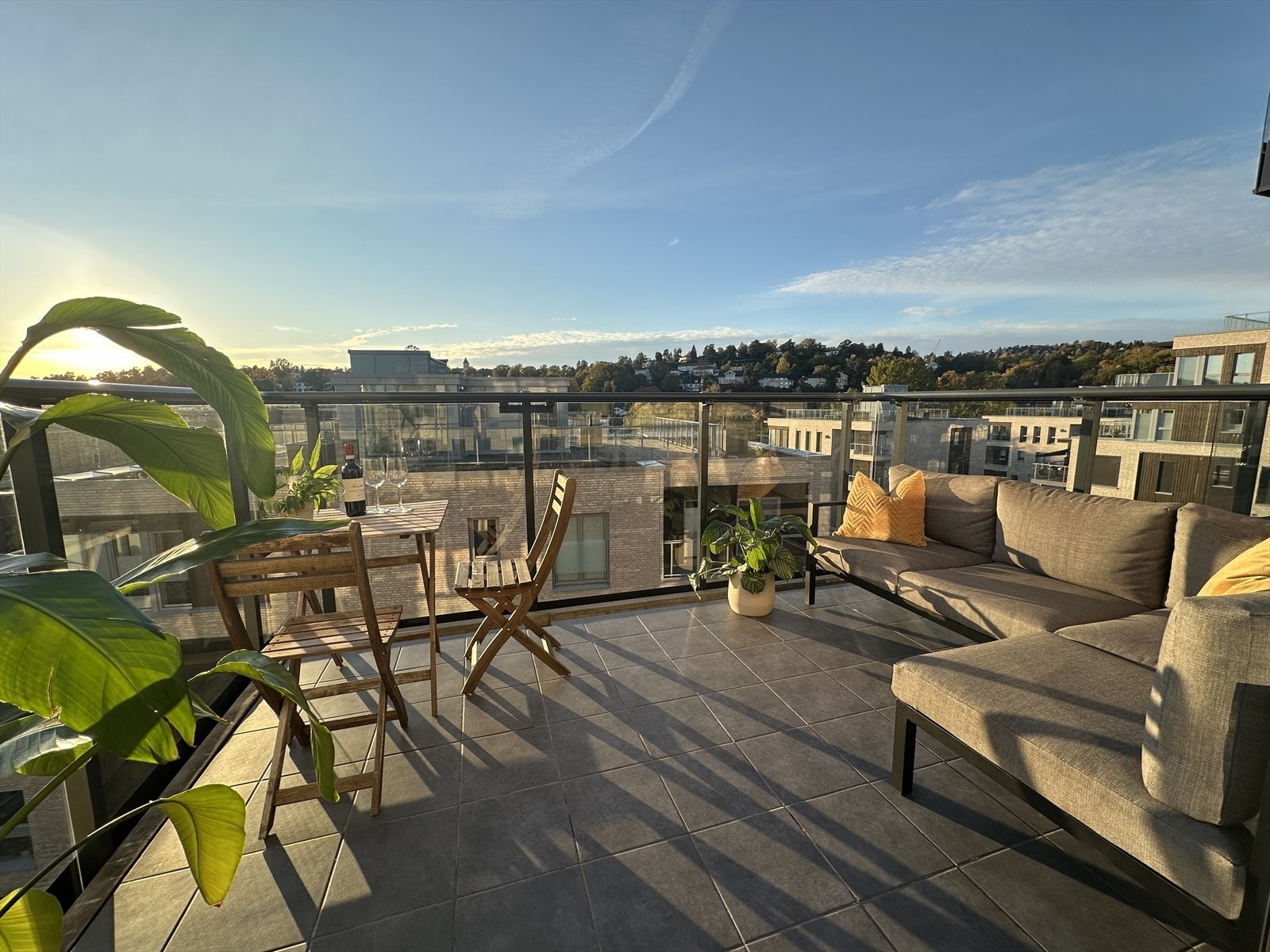 - Solrik og vestvendt balkong på ca. 8 m² uten overbygg med flott utsikt - Galleribilde