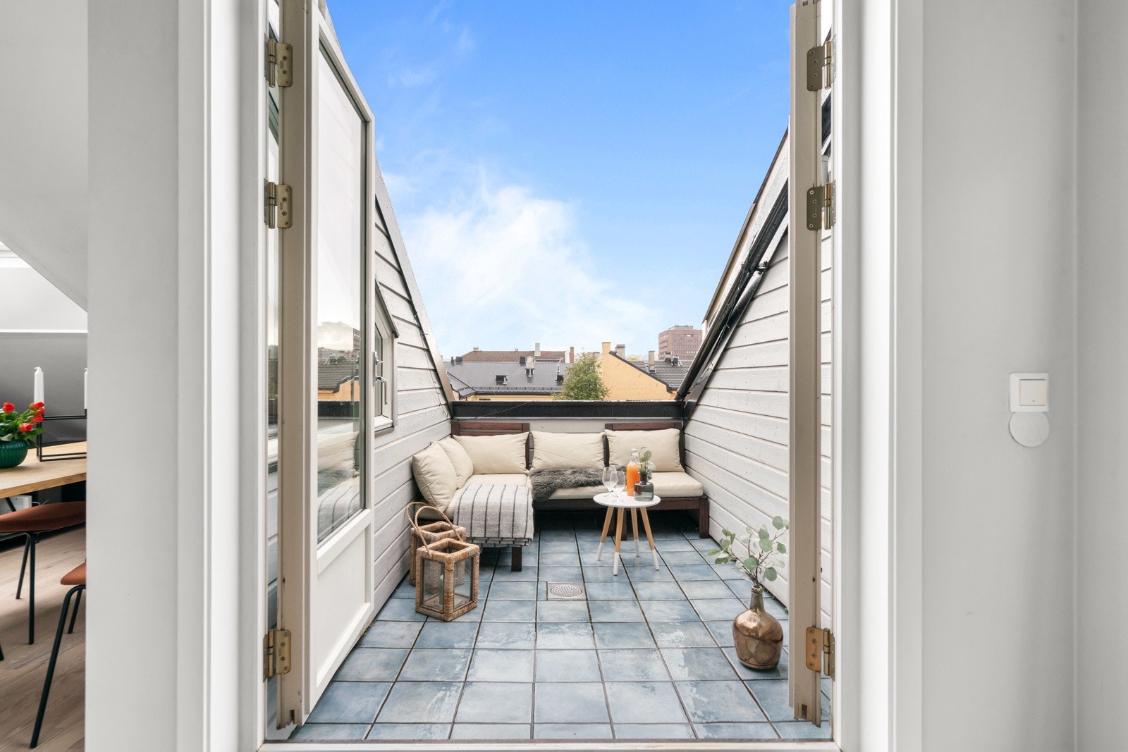 Fra stuen er det adkomst til boligens terrasse. Galleribilde