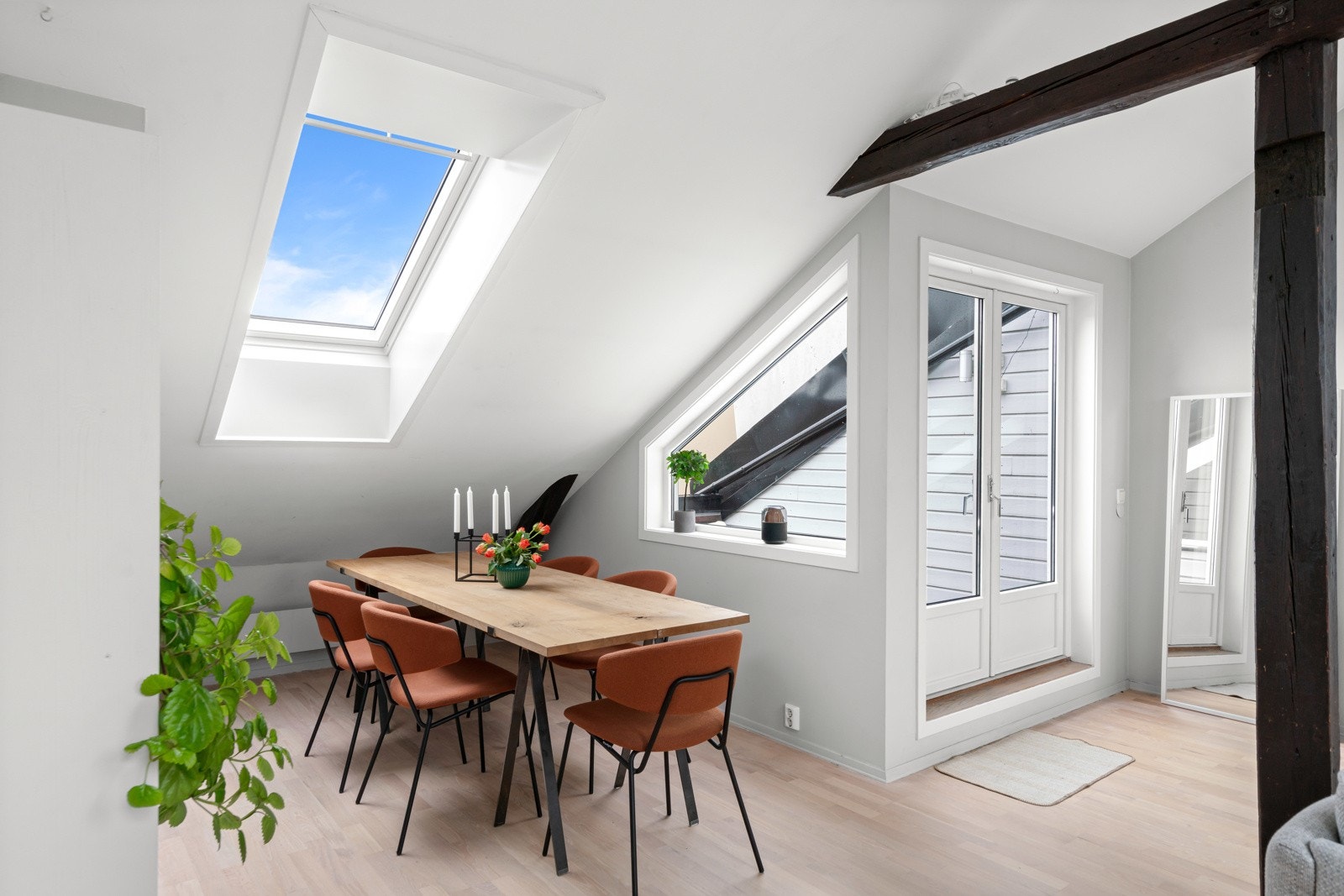 Her kan du samle venner for hyggelige måltider rundt et langbord. Galleribilde