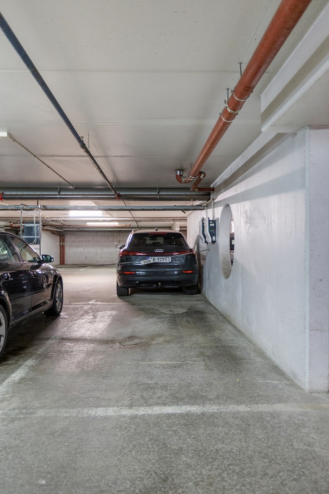 Leiligheten har egen garasjeplass i lukket anlegg. Galleribilde