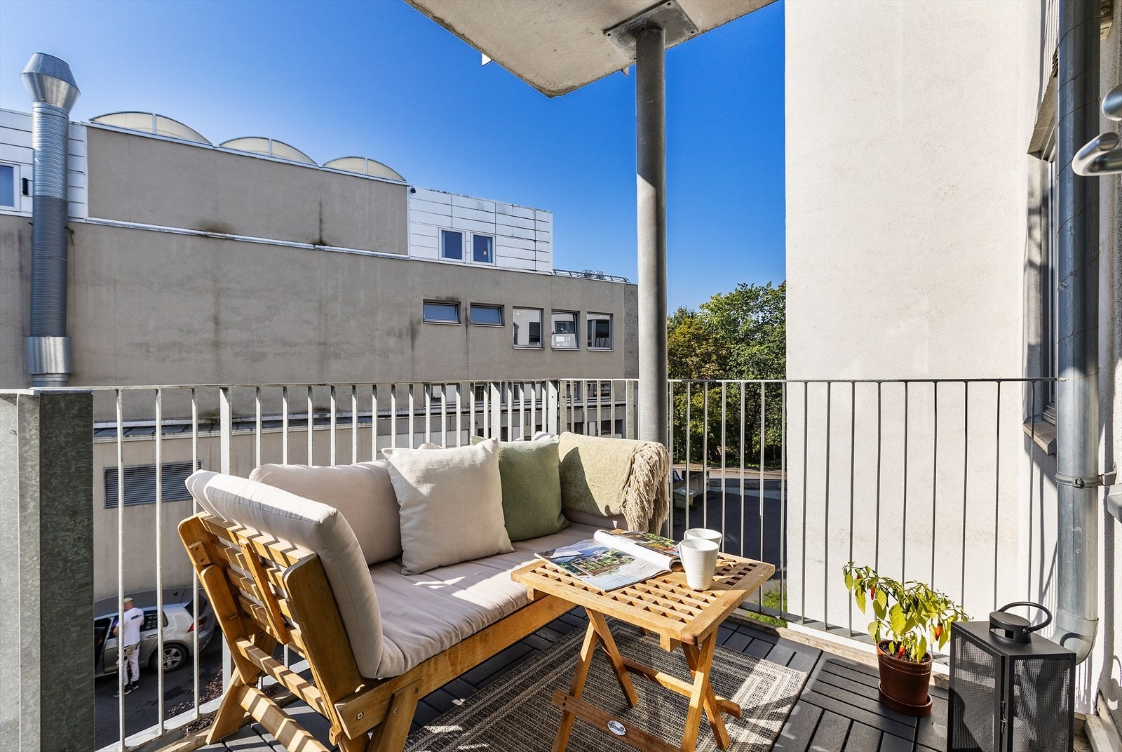 Dette blir en fin forlengelse av stuen på sommerhalvåret. Det er plass til en hyggelig sittegruppe. Galleribilde