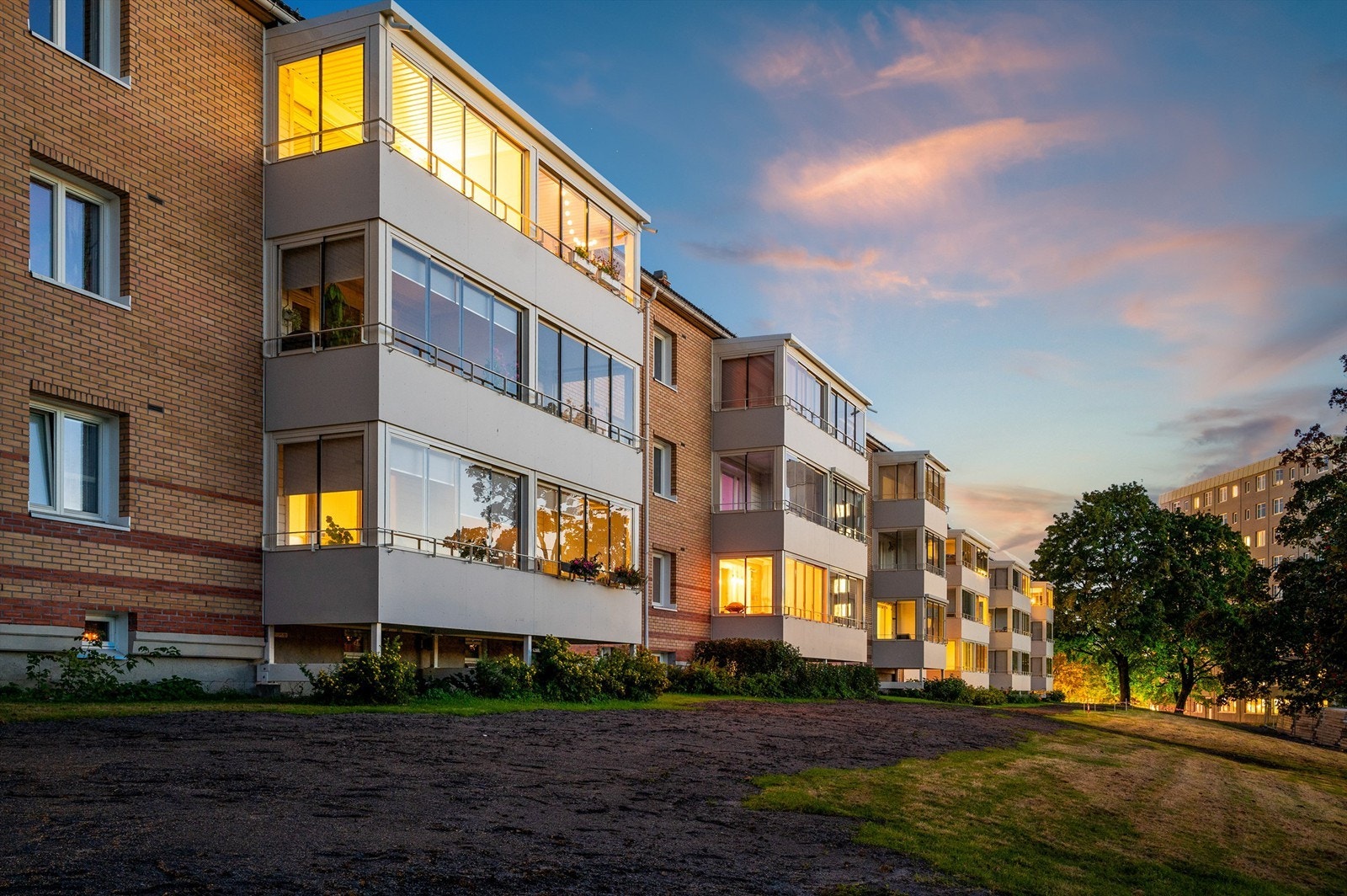 Valle borettslag er et veldrevet borettslag som ligger innerst i en blindvei i et boligområde bestående av lavblokker. Galleribilde