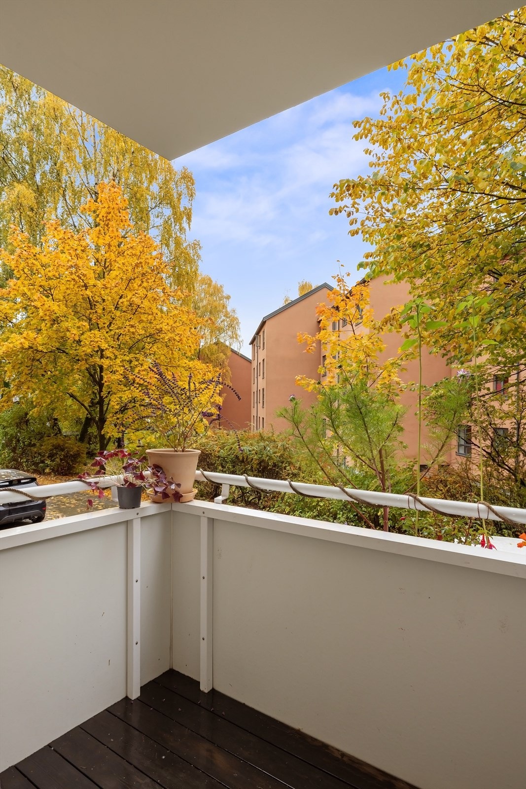 Her bor du fint til i en høy 1.etg, helt usjenert til Galleribilde