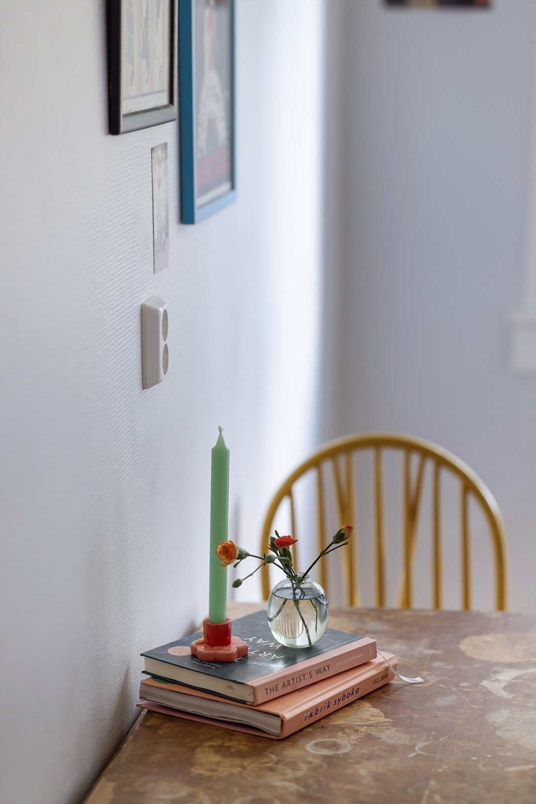 Det er plass for liten spiseplass på kjøkkenet - perfekt for å nyte frokosten Galleribilde