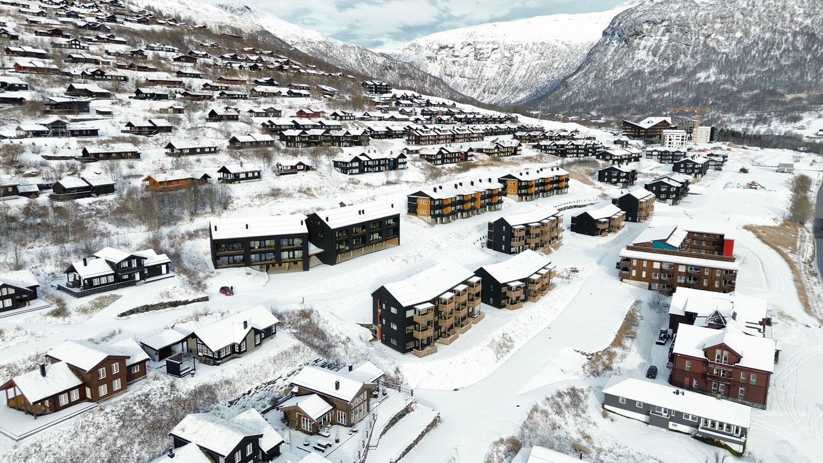 Myrkdalen sentrum og hotellet ligger i kort gangavstand fra leiligheten. Galleribilde