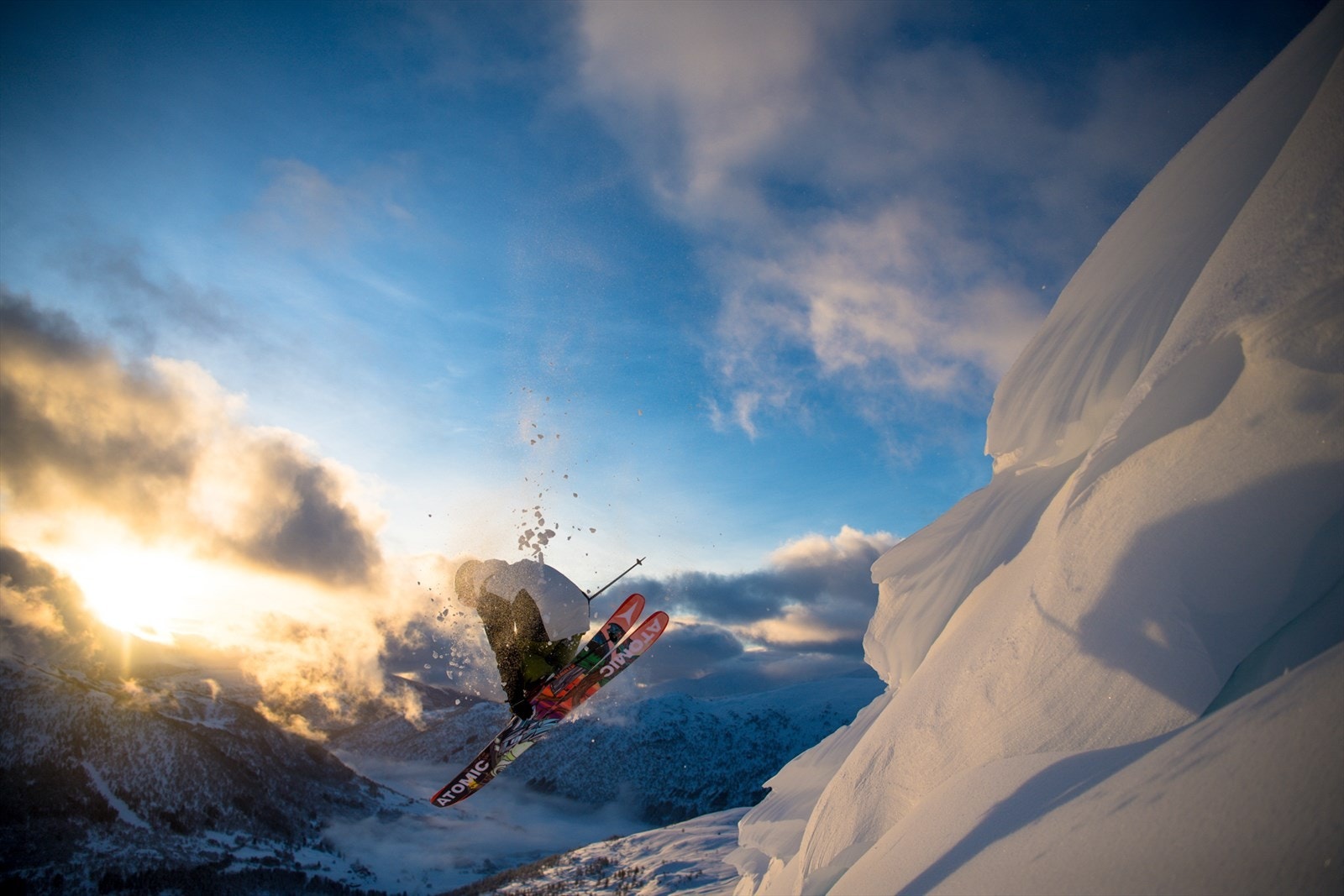 Off-piste, ekstremsport eller en fin dag i bakken med barna. Alt dette og mye mer får du i Myrkdalen. Galleribilde