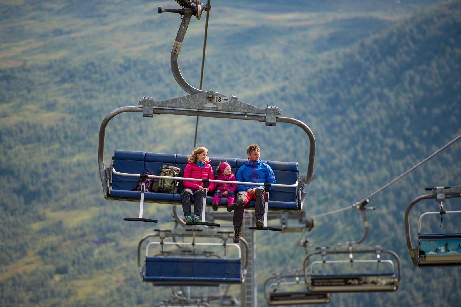 Med åpen skiheis om sommeren kan den eventyrlige og grønne naturen nytes enda enklere, også for de små. Galleribilde