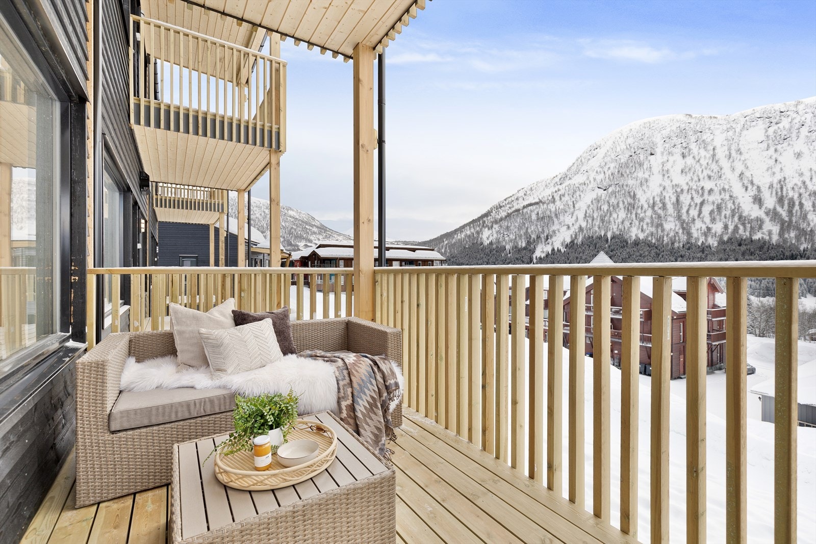 Her er det plass til å være sammen, men også plass til å trekke seg litt vekk. Bilder er tatt av en annen leilighet. Galleribilde