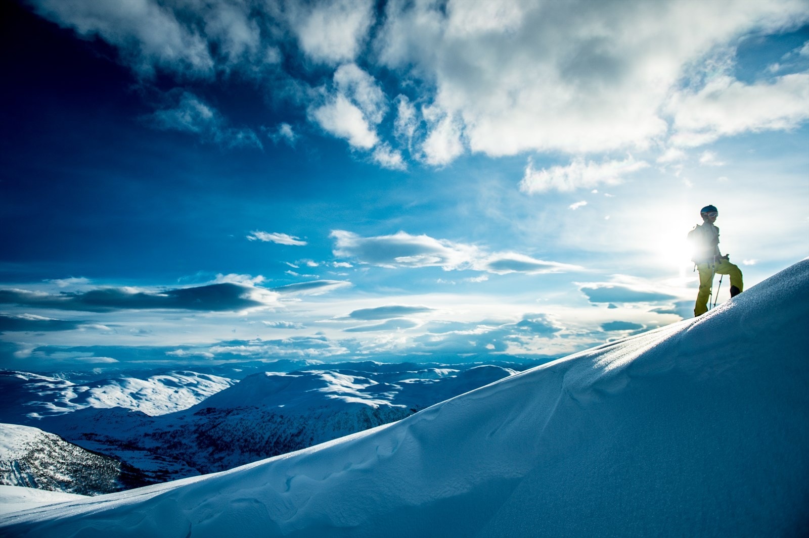 VELG MYRKDALEN - Åpen og innbydende til alle årstider; et grønt paradis om sommeren, et hvitt eventyr om vinteren. Galleribilde
