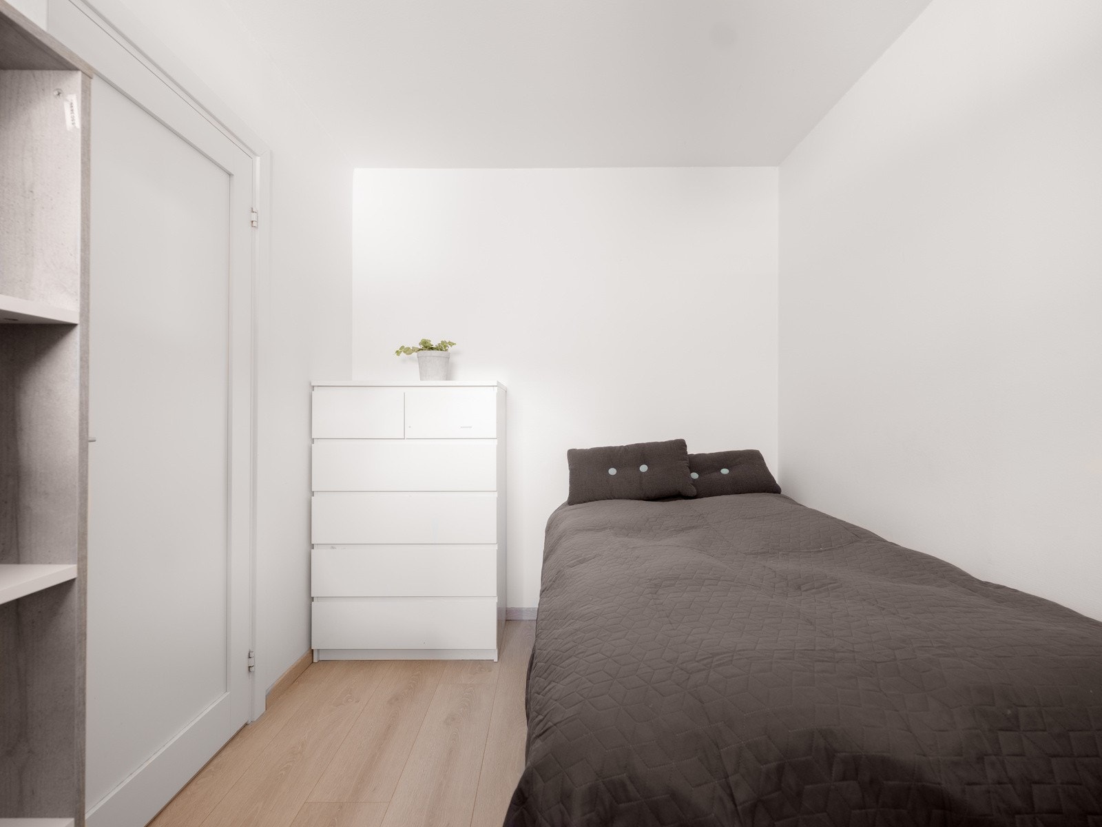 Rommet er velegnet som soverom, gjesterom og/eller hjemmekontor. Galleribilde