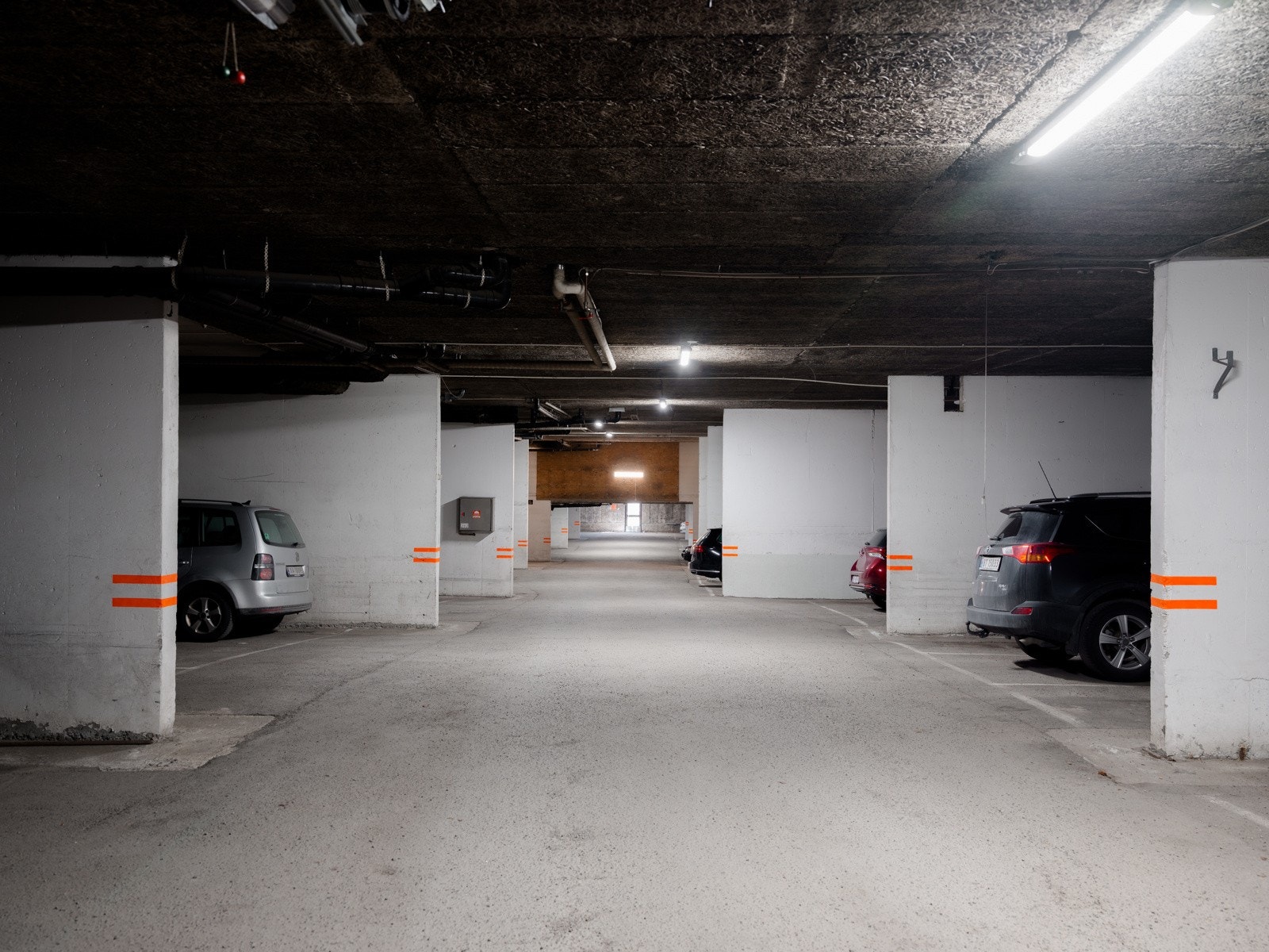 Med boligen medfølger garasjeplass i felles lukket garasjeanlegg med direkte adkomst via trapperom. Galleribilde