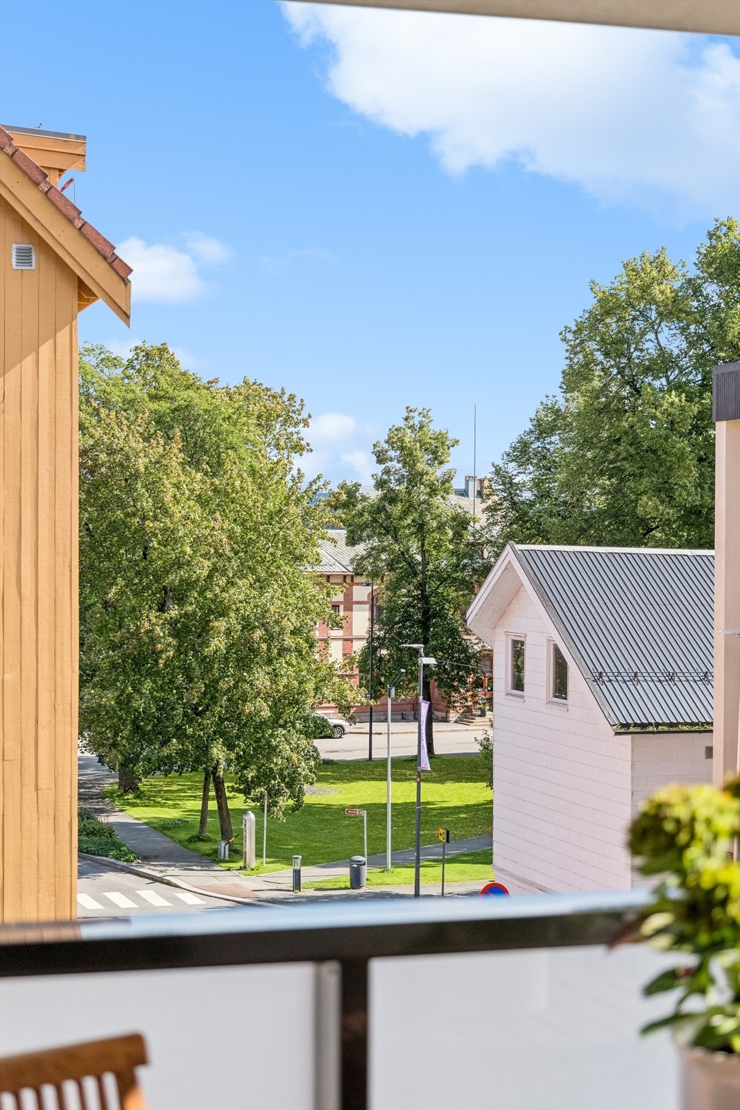Utsyn mot Gjøvik Stasjon som ligger midt i hjertet av Gjøvik Sentrum. Galleribilde
