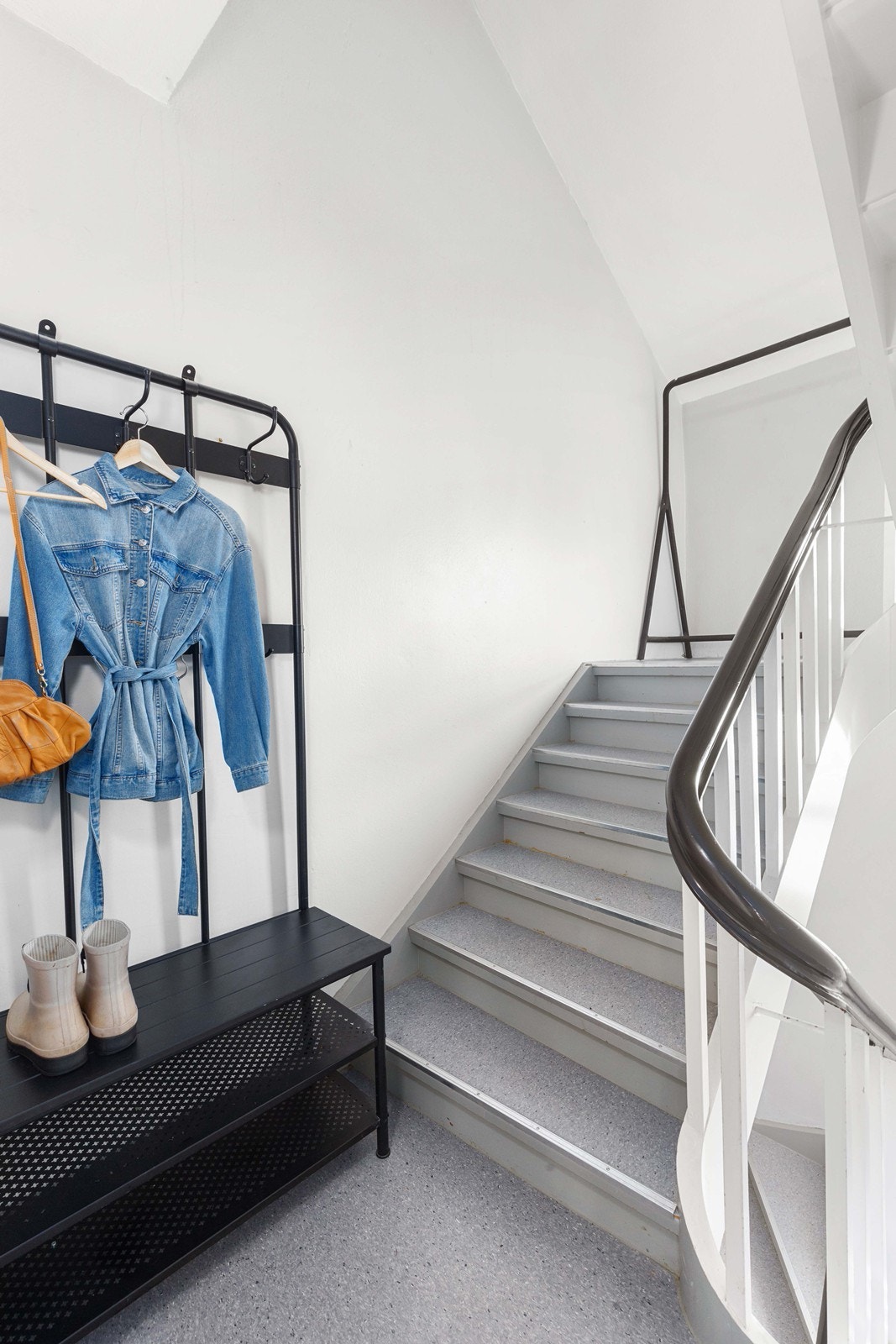 Trappe opp til utleidel(denne trappen tilhører seksjonen). Galleribilde