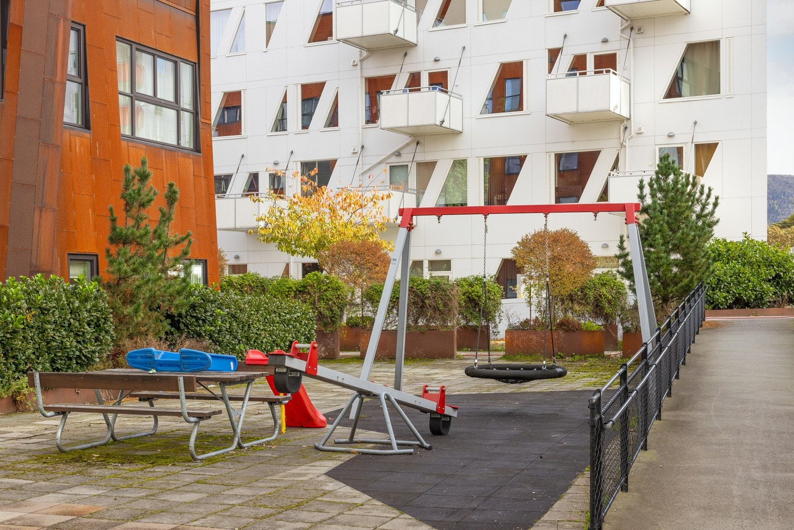 Felles lekeplass. Galleribilde