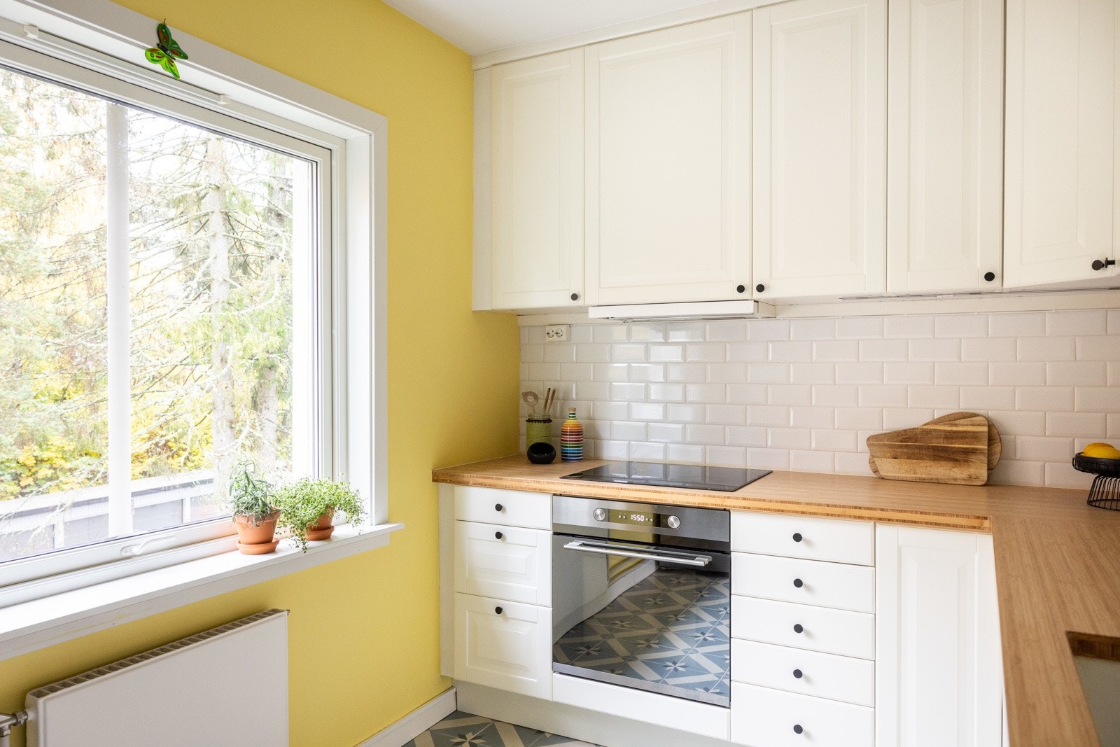 Rikelig med skap- og benkeplass. Galleribilde