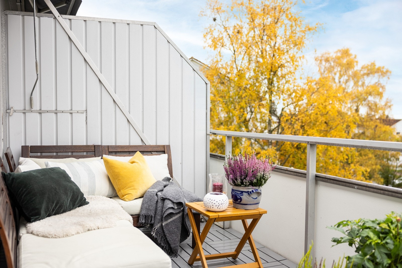 Her kan du nyte lange, deilige sommerdager med en god bok og noe godt i glasset. Galleribilde