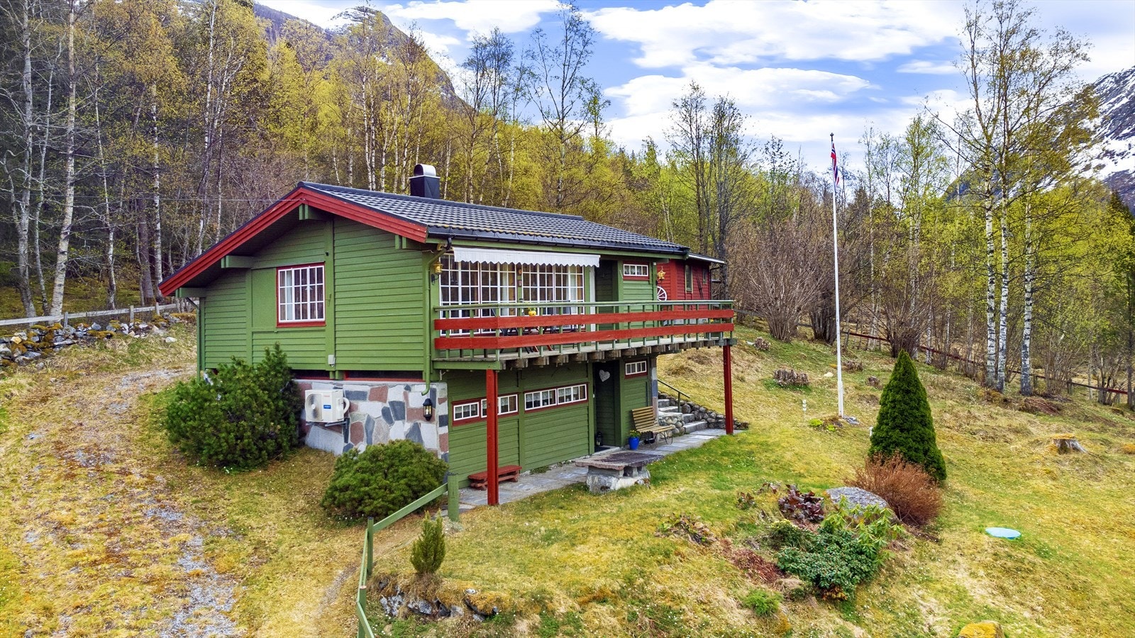 Velkommen til Hallarvegen 10 - presentert av GARANTI Eiendomsmegling! Galleribilde