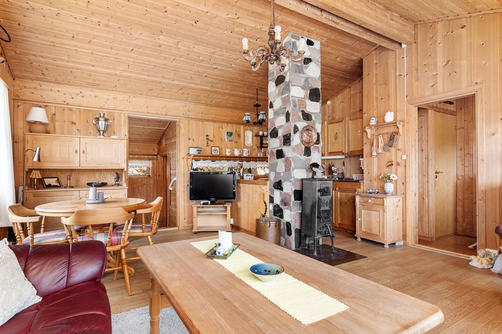 Stue og kjøkken er i åpen løsning Galleribilde